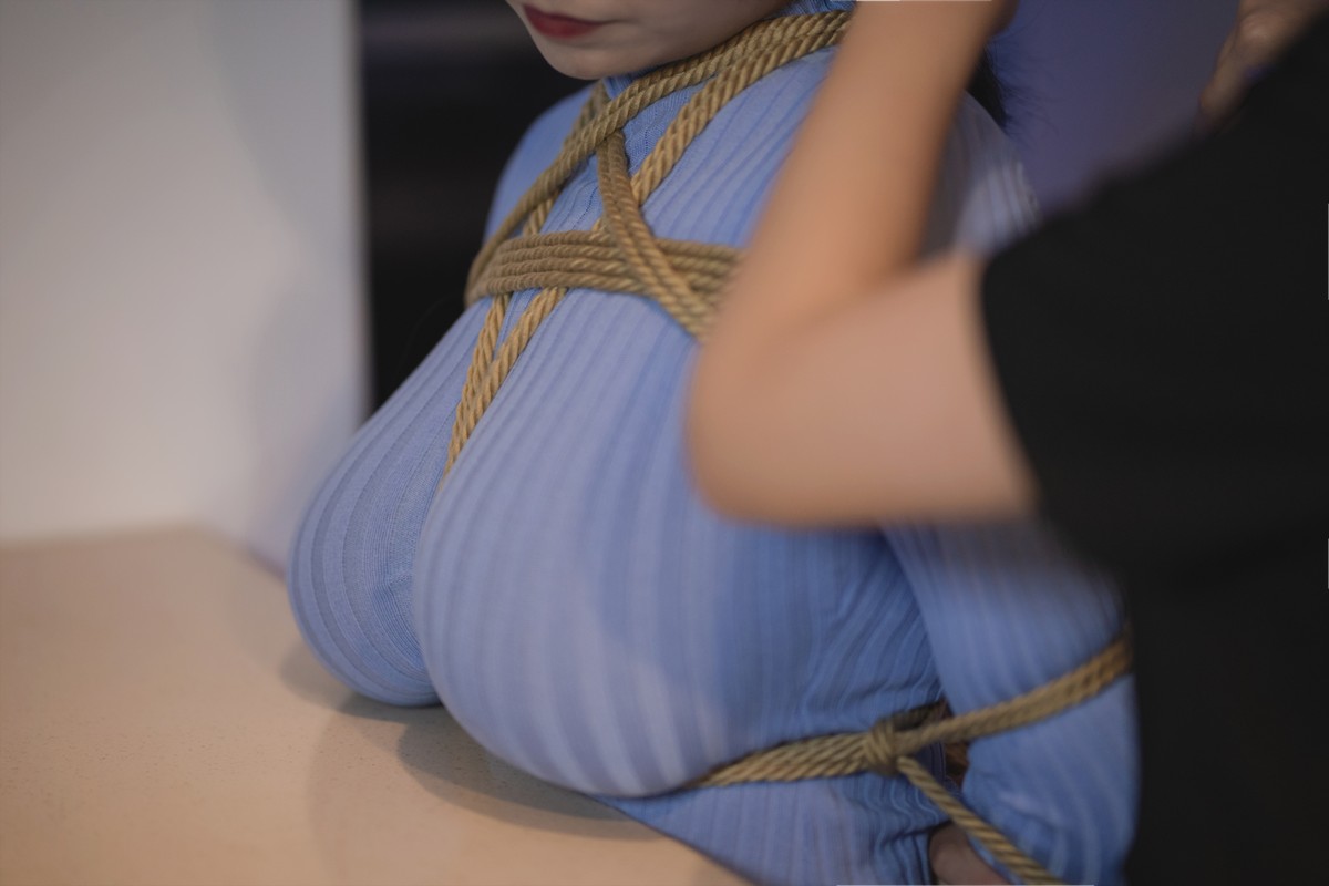 xgyw.top_网络美女无颜小天使wy绳艺主题私房性感毛衣配破烂黑丝裤袜情趣捆绑诱惑写真42P
