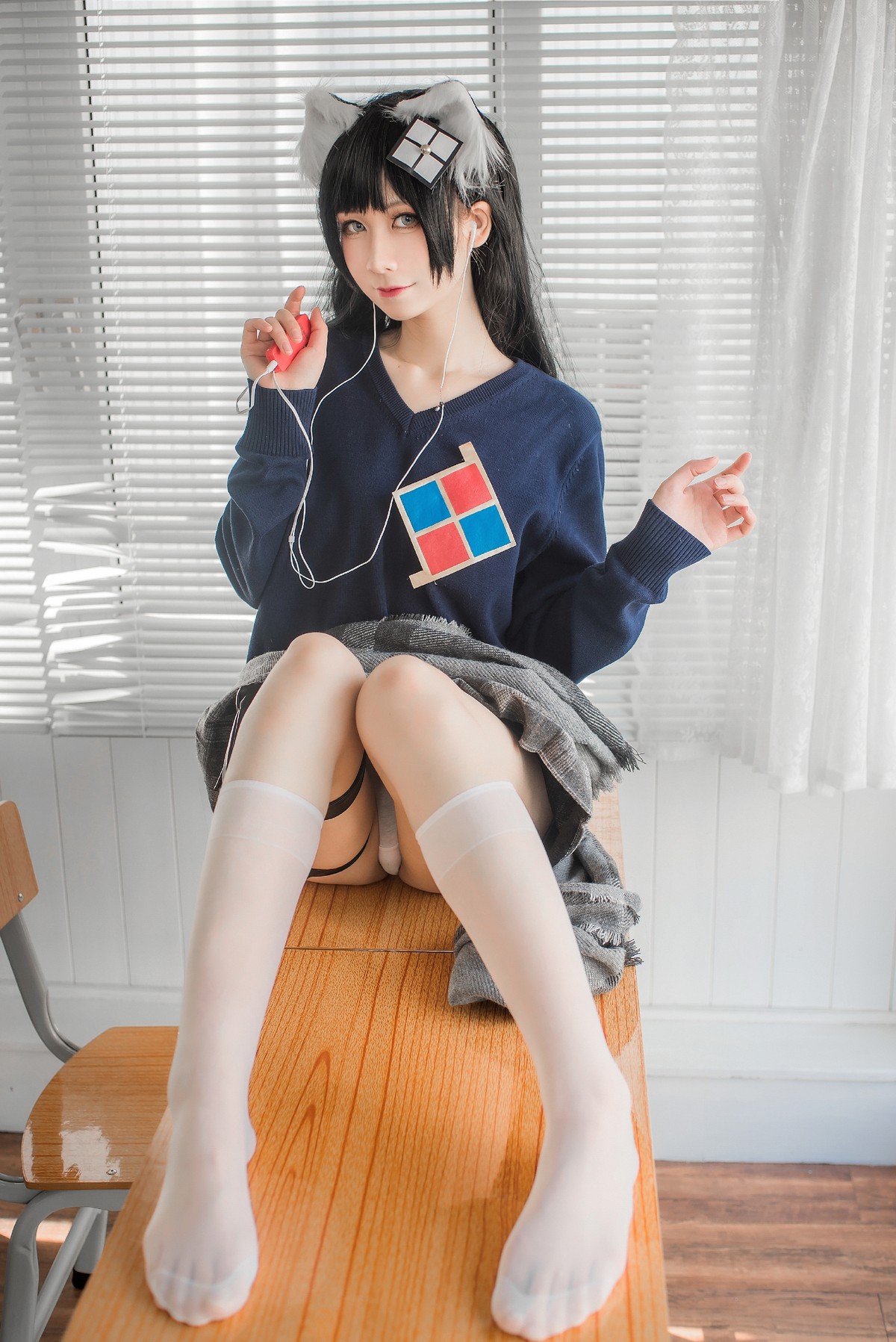 xgyw.top_动漫博主izumi泉桃子纯白毕业季主题教室里灰色百褶裙配白丝袜秀美腿诱惑写真40P