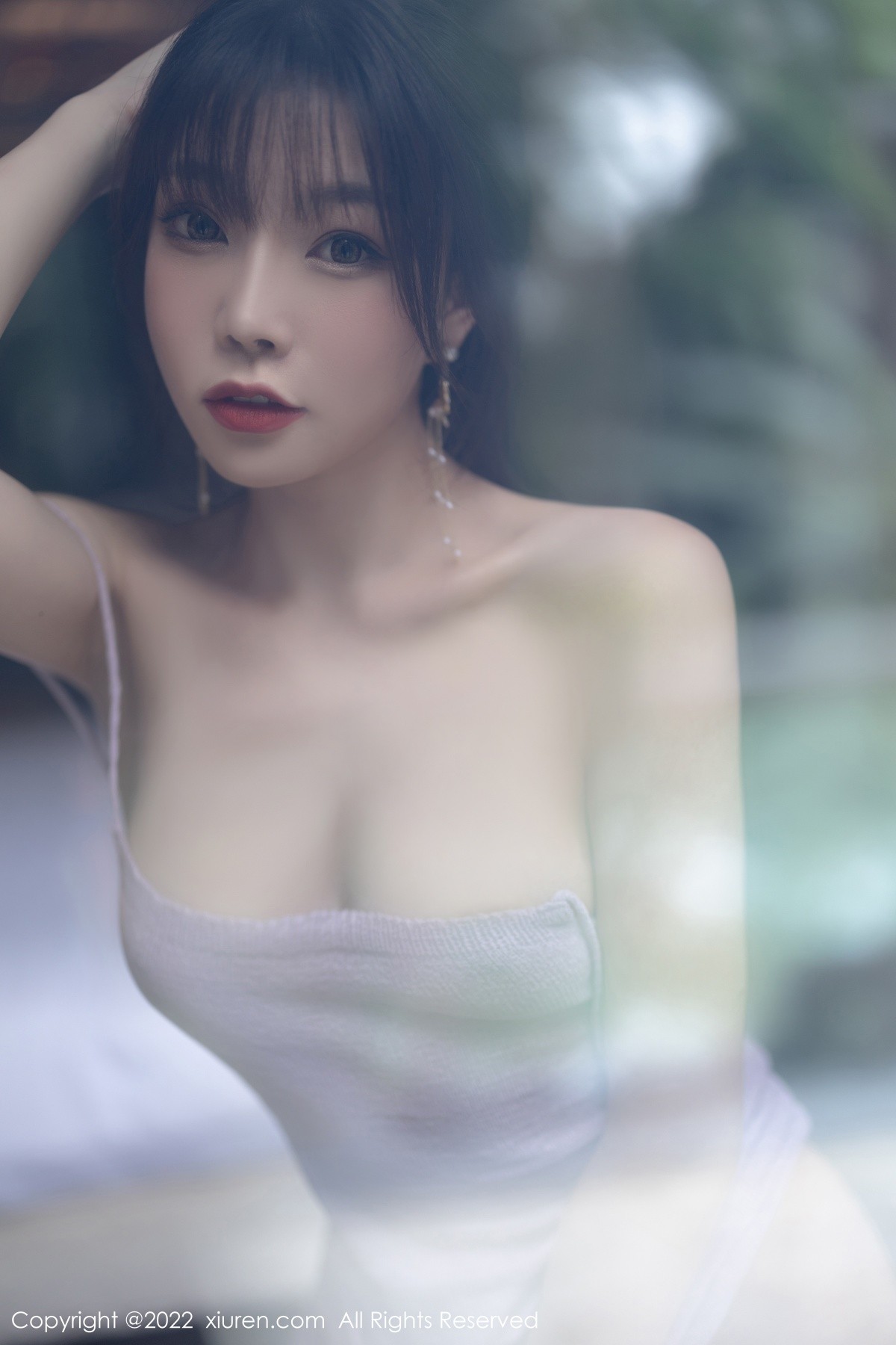 xgyw.top_XiuRen第4734期_女神芝芝Booty紫色吊带长裙配白色蕾丝袜秀完美身材诱惑写真77P