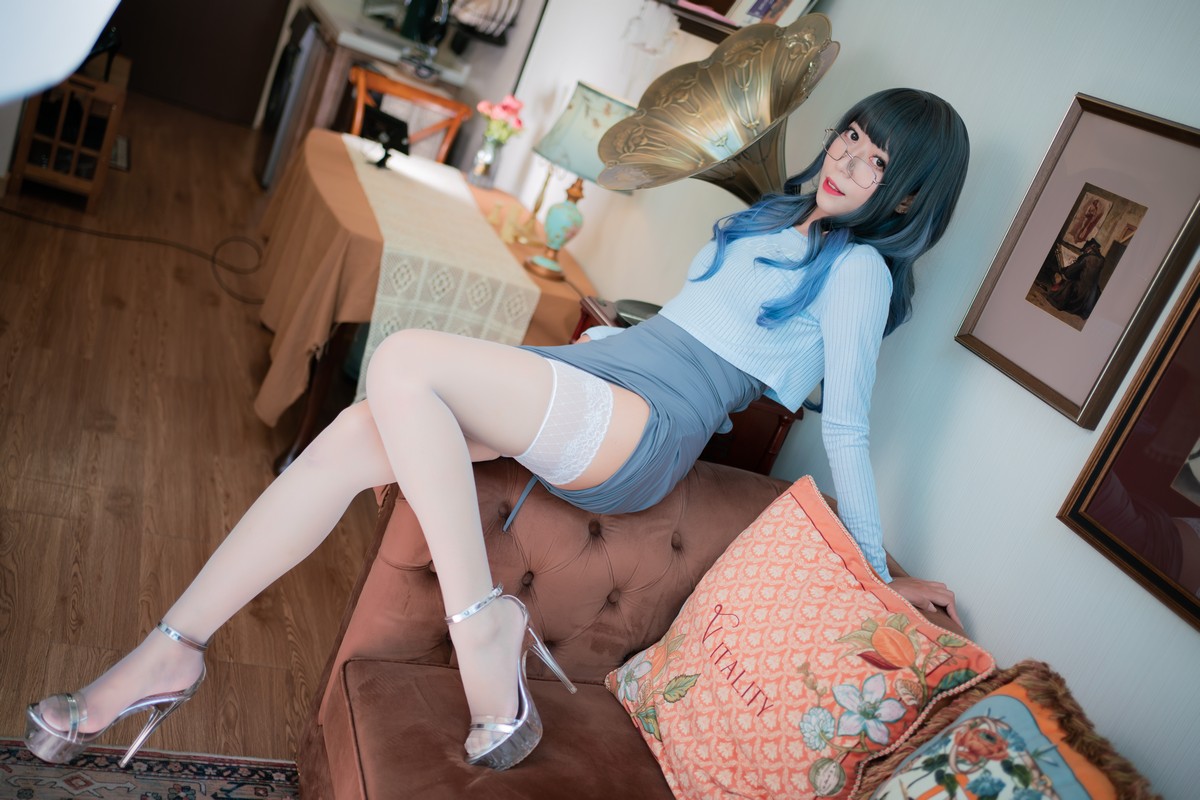 xgyw.top_动漫博主Money冷冷吉他少女主题私房性感露臀长裙半撩露蕾丝袜撩人诱惑写真123P