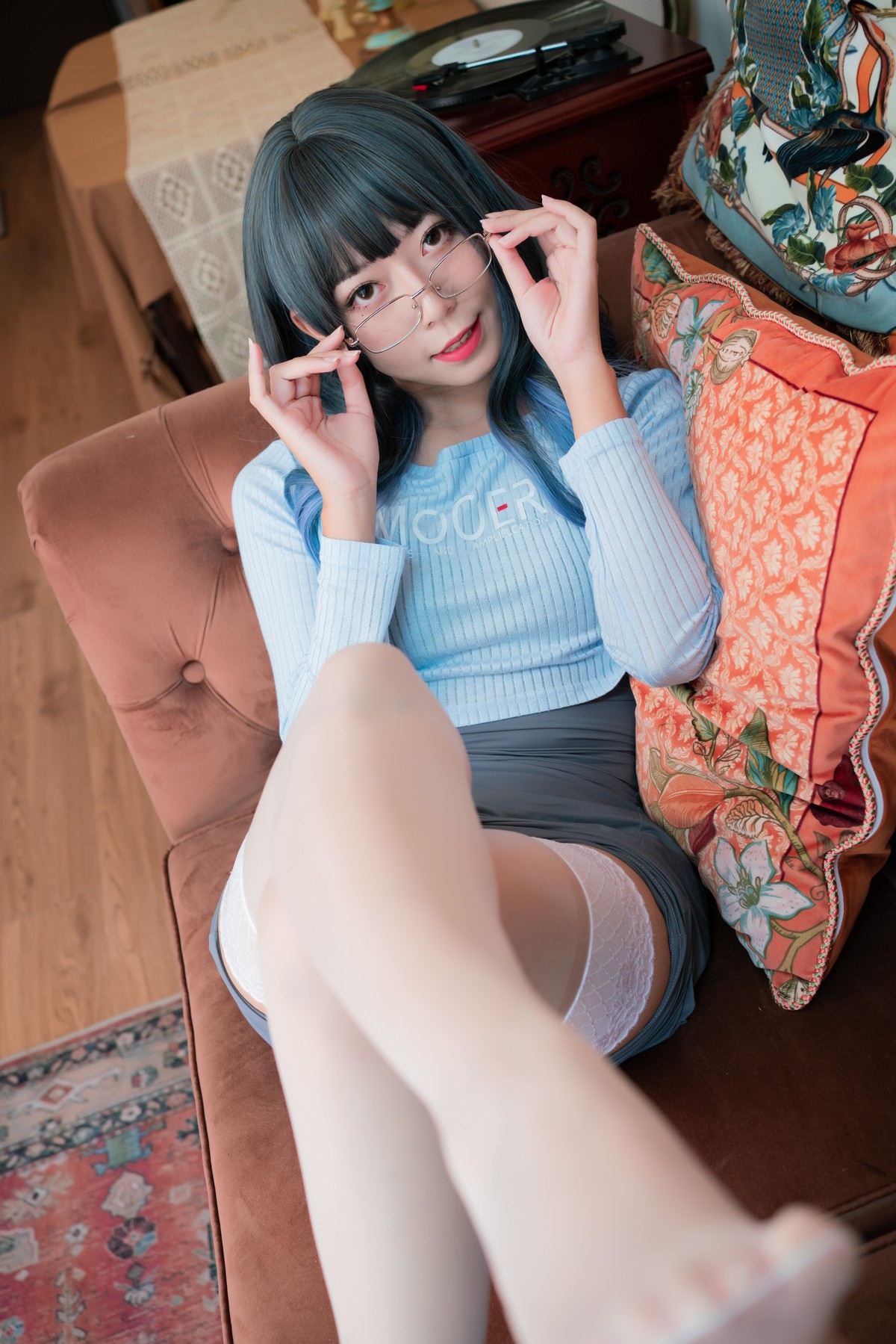 xgyw.top_动漫博主Money冷冷吉他少女主题私房性感露臀长裙半撩露蕾丝袜撩人诱惑写真123P