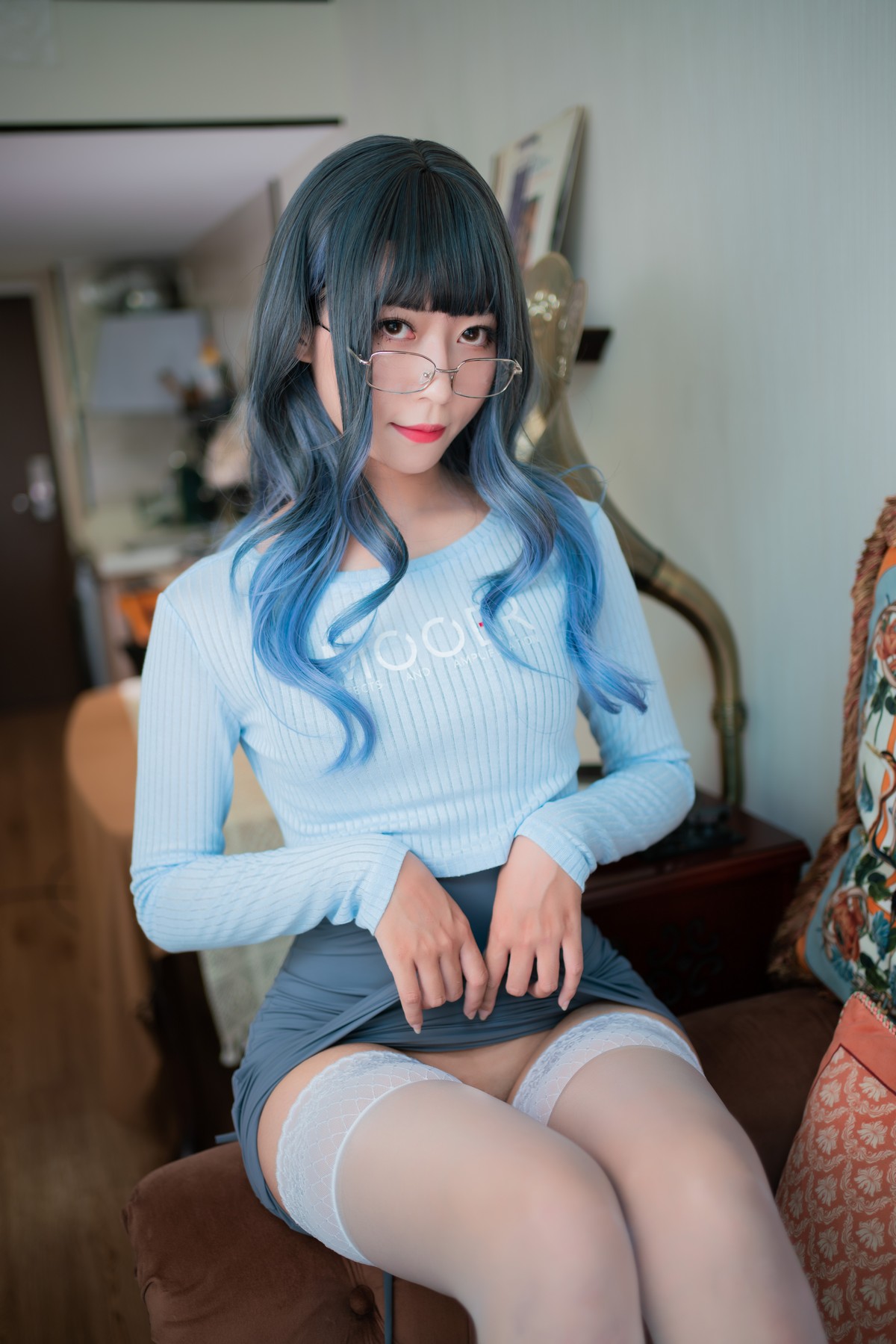 xgyw.top_动漫博主Money冷冷吉他少女主题私房性感露臀长裙半撩露蕾丝袜撩人诱惑写真123P
