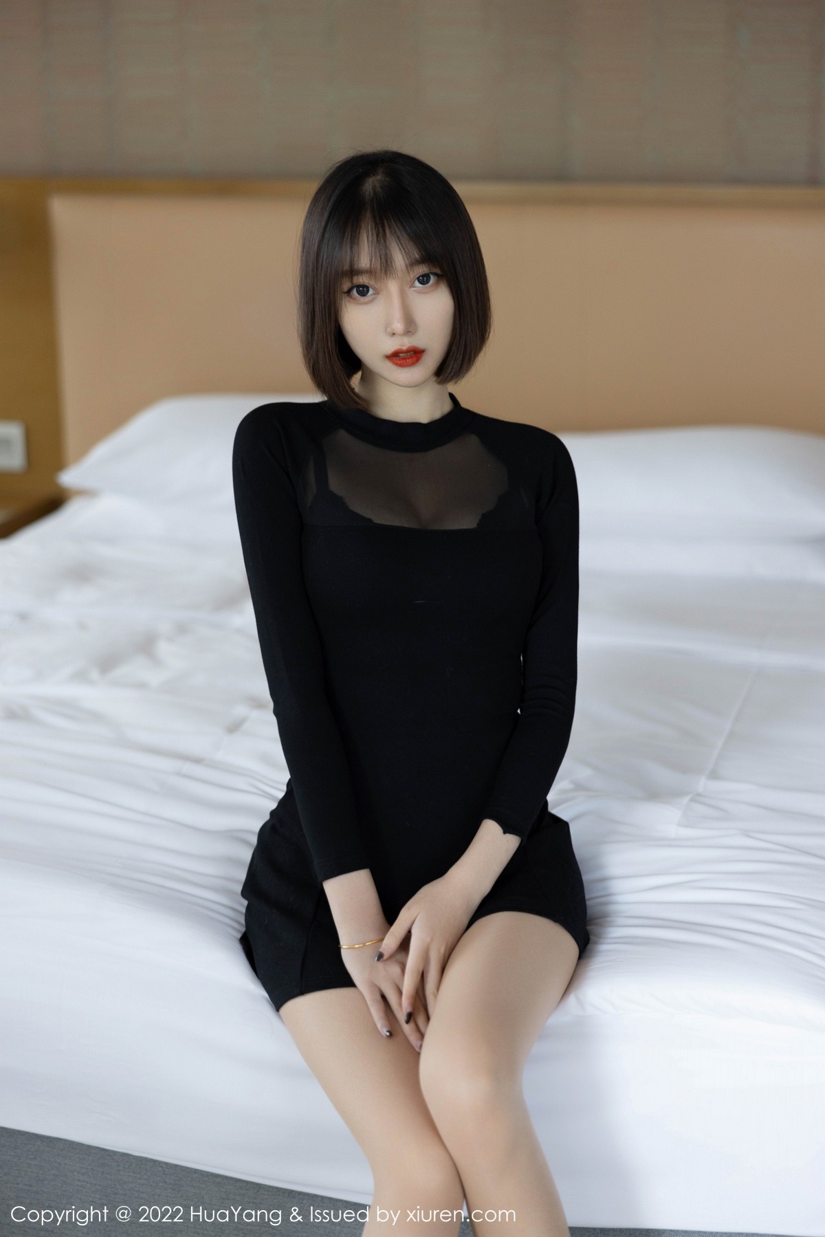 xgyw.top_[HuaYang花漾]Vol.491_丽质美人玥儿玥er私房黑色超短连衣裙配开档肉丝完美诱惑写真50P