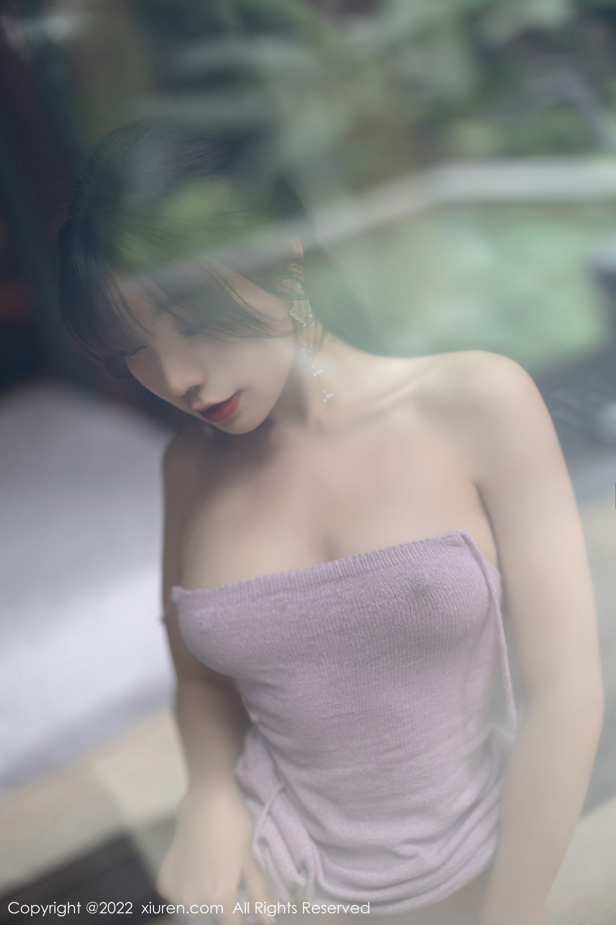 xgyw.top_XiuRen第4734期_女神芝芝Booty紫色吊带长裙配白色蕾丝袜秀完美身材诱惑写真77P