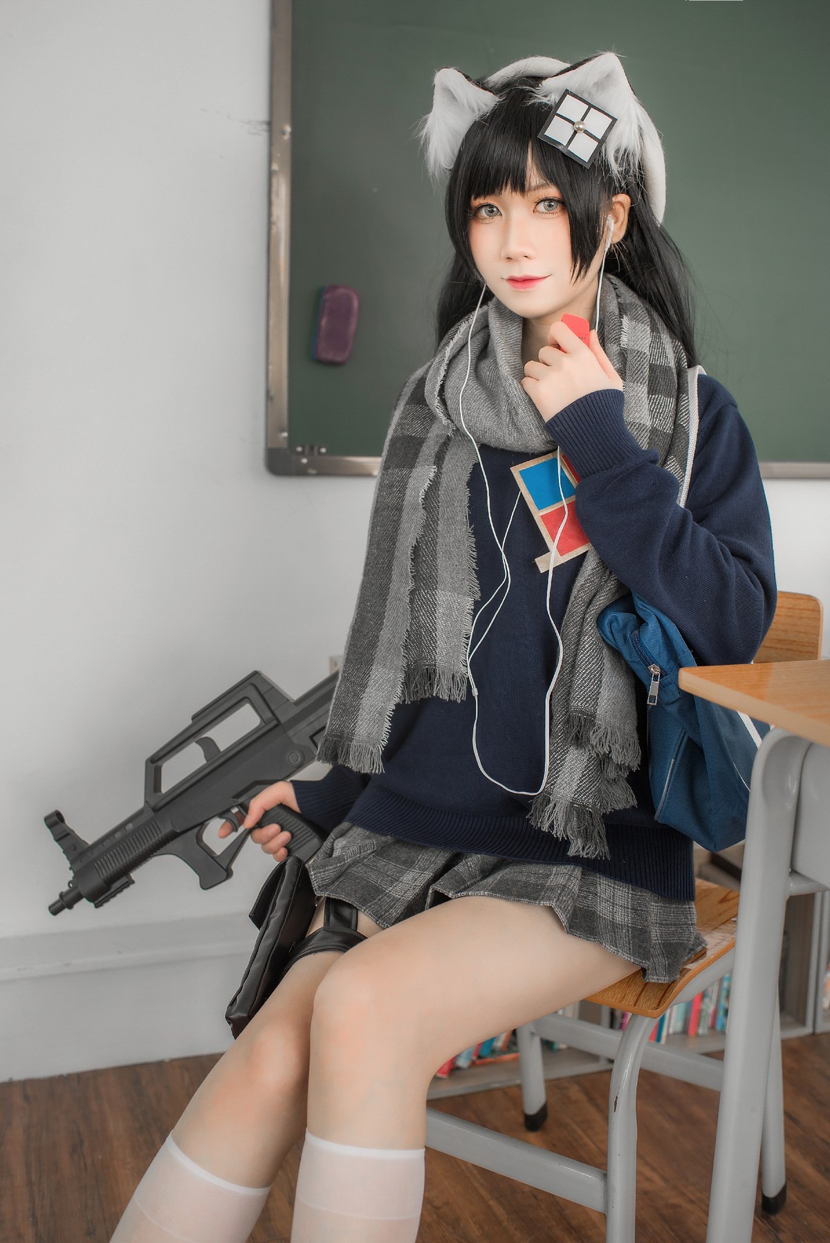 xgyw.top_动漫博主izumi泉桃子纯白毕业季主题教室里灰色百褶裙配白丝袜秀美腿诱惑写真40P