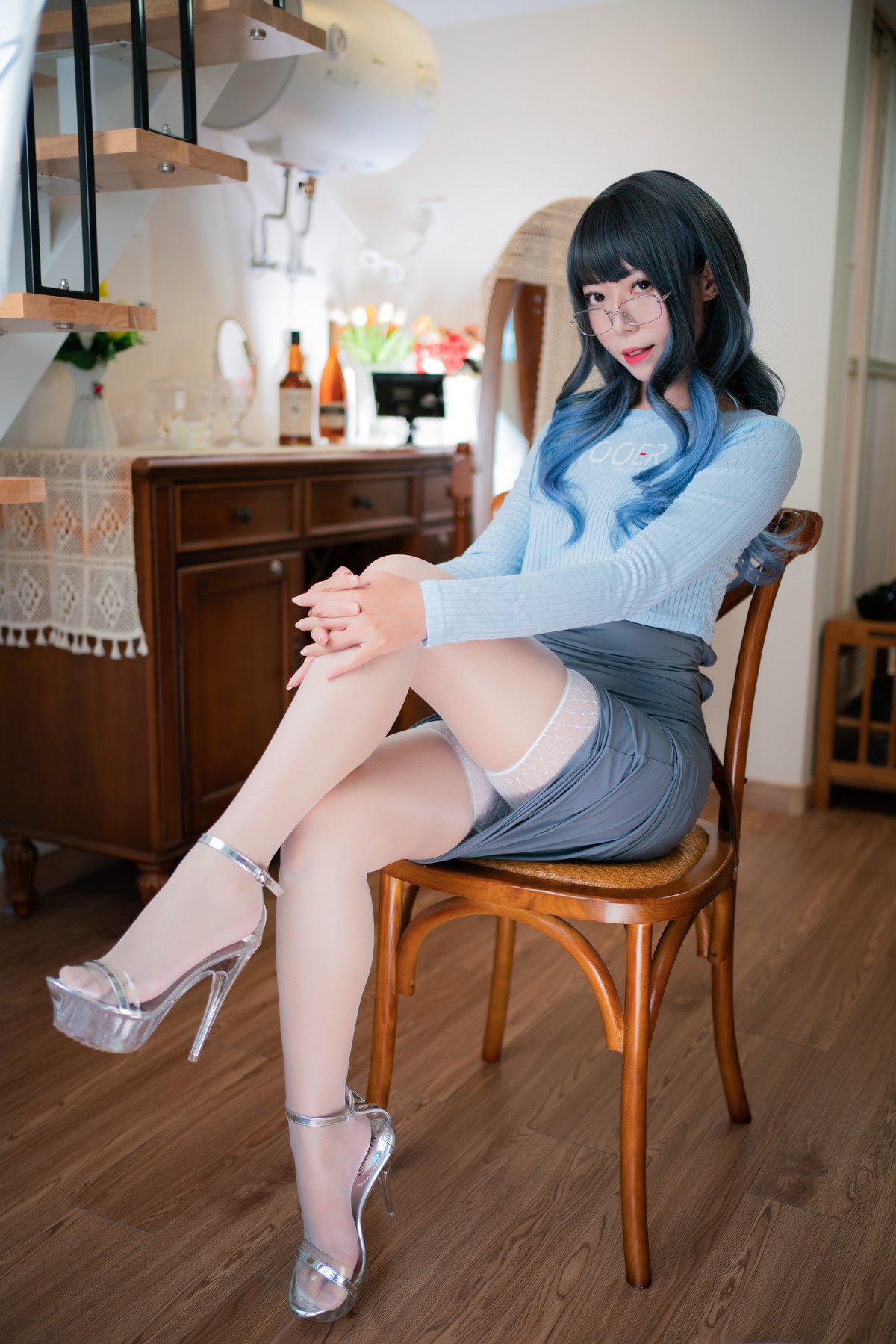 xgyw.top_动漫博主Money冷冷吉他少女主题私房性感露臀长裙半撩露蕾丝袜撩人诱惑写真123P