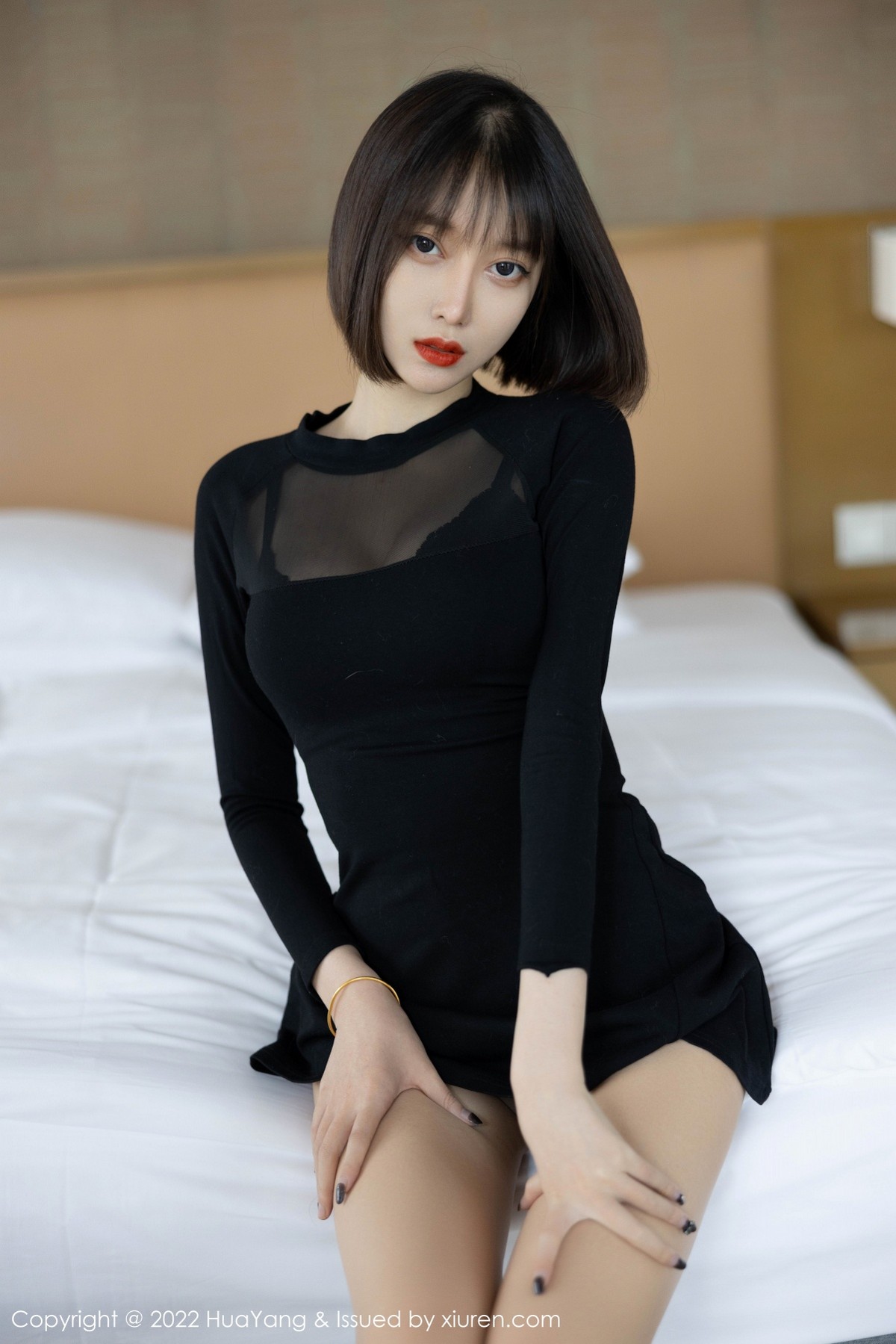 xgyw.top_[HuaYang花漾]Vol.491_丽质美人玥儿玥er私房黑色超短连衣裙配开档肉丝完美诱惑写真50P