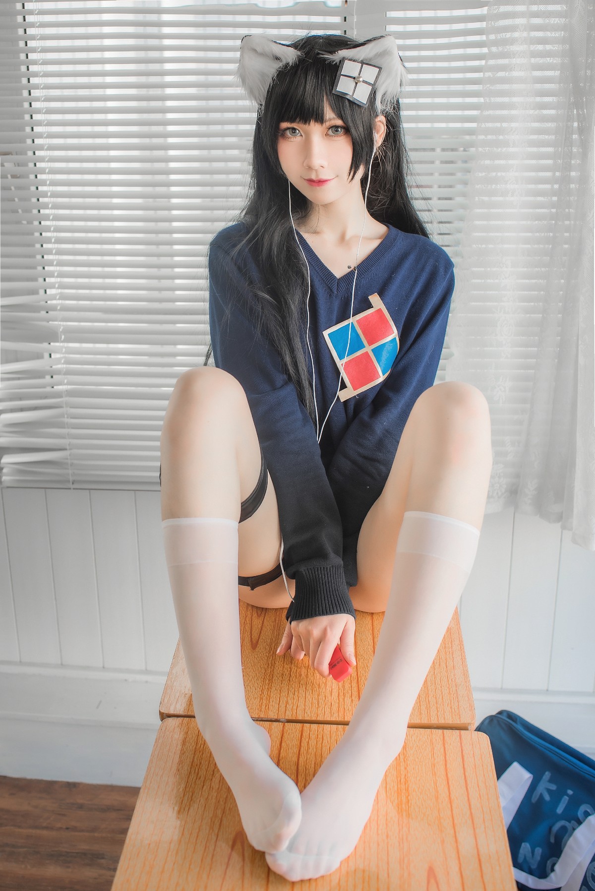 xgyw.top_动漫博主izumi泉桃子纯白毕业季主题教室里灰色百褶裙配白丝袜秀美腿诱惑写真40P