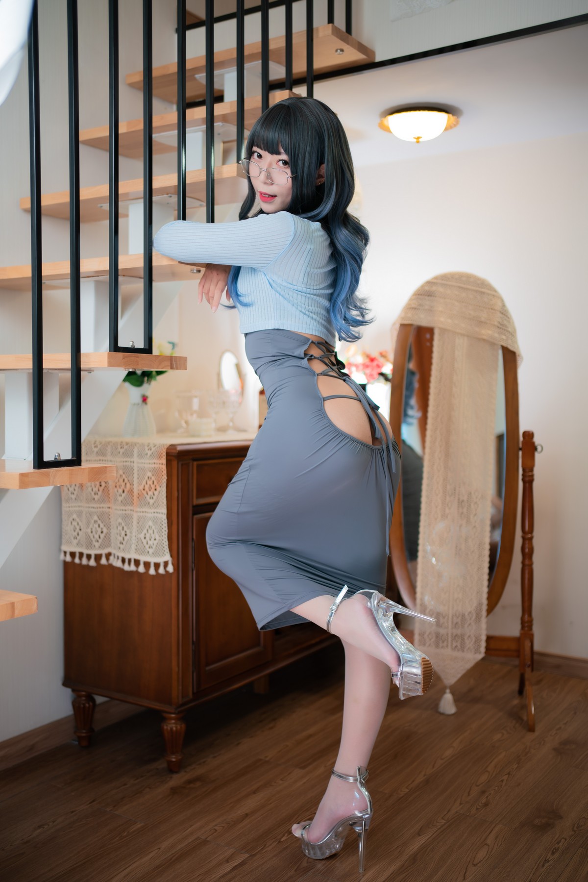 xgyw.top_动漫博主Money冷冷吉他少女主题私房性感露臀长裙半撩露蕾丝袜撩人诱惑写真123P