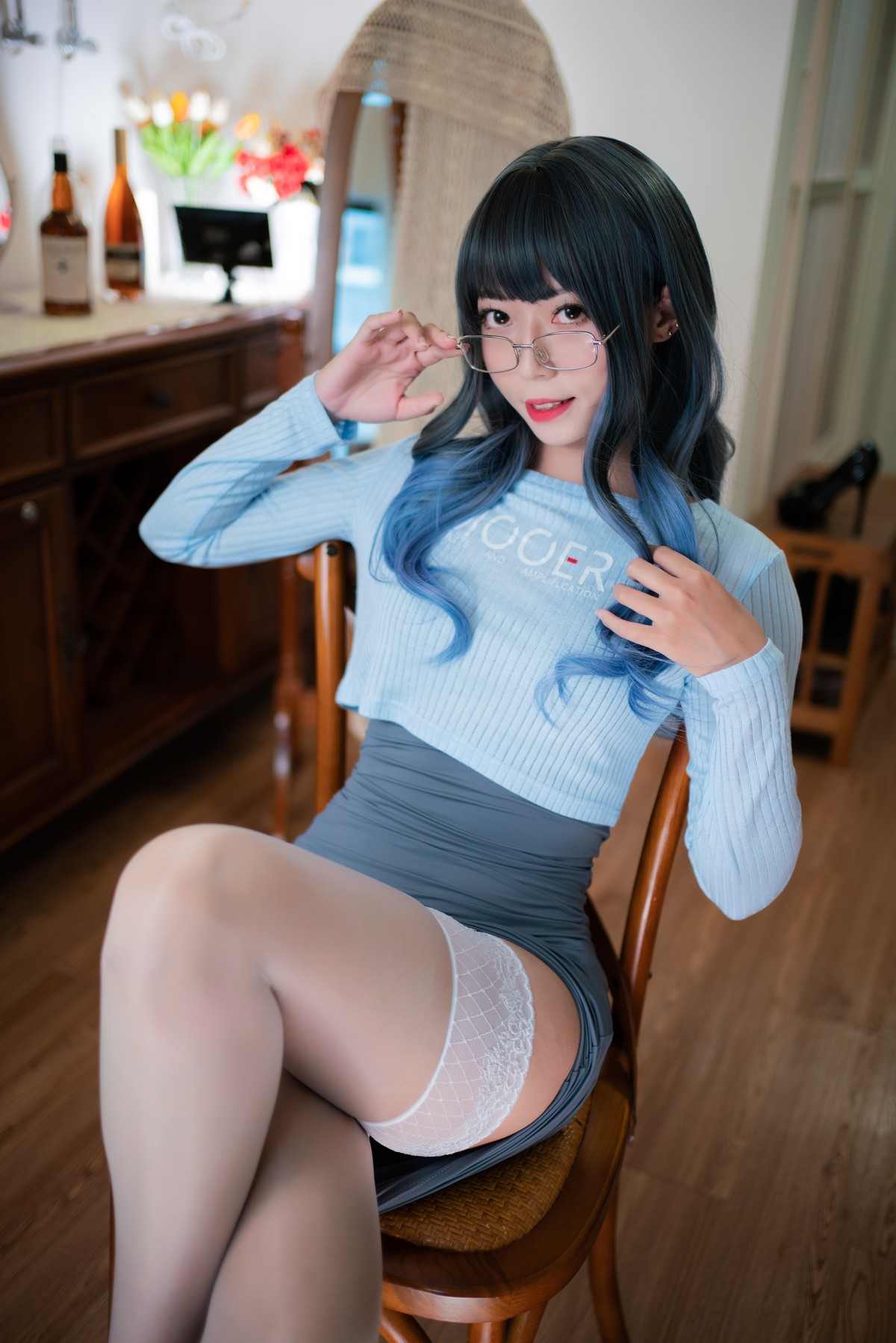xgyw.top_动漫博主Money冷冷吉他少女主题私房性感露臀长裙半撩露蕾丝袜撩人诱惑写真123P