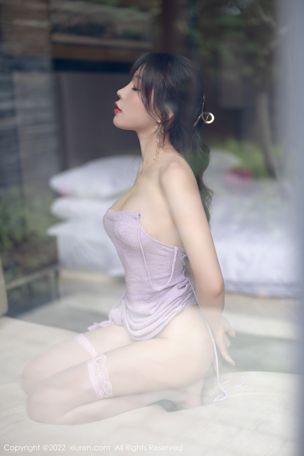 xgyw.top_XiuRen第4734期_女神芝芝Booty紫色吊带长裙配白色蕾丝袜秀完美身材诱惑写真77P