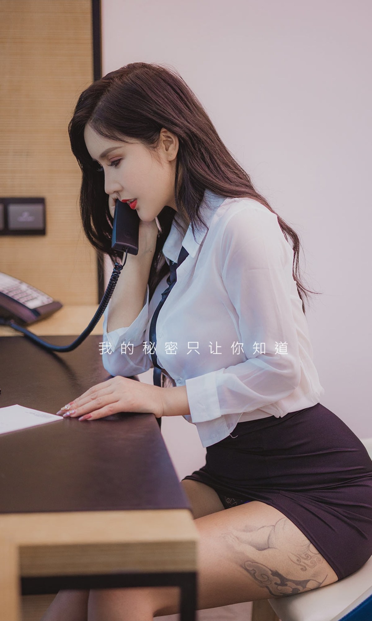 xgyw.top_[Ugirls爱尤物]No.2300_模特娜依灵儿制服密钥主题白衬衫配黑短裙秀完美身材诱惑写真35P