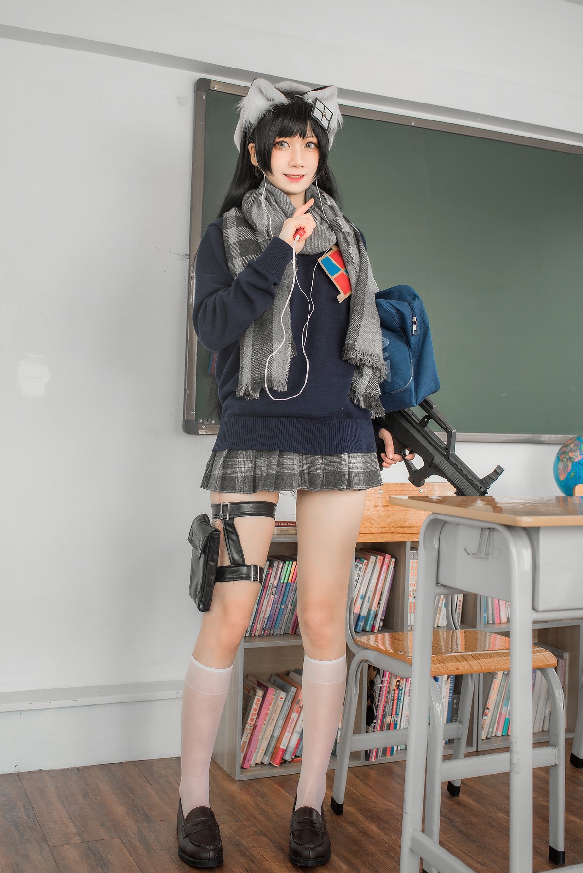 xgyw.top_动漫博主izumi泉桃子纯白毕业季主题教室里灰色百褶裙配白丝袜秀美腿诱惑写真40P