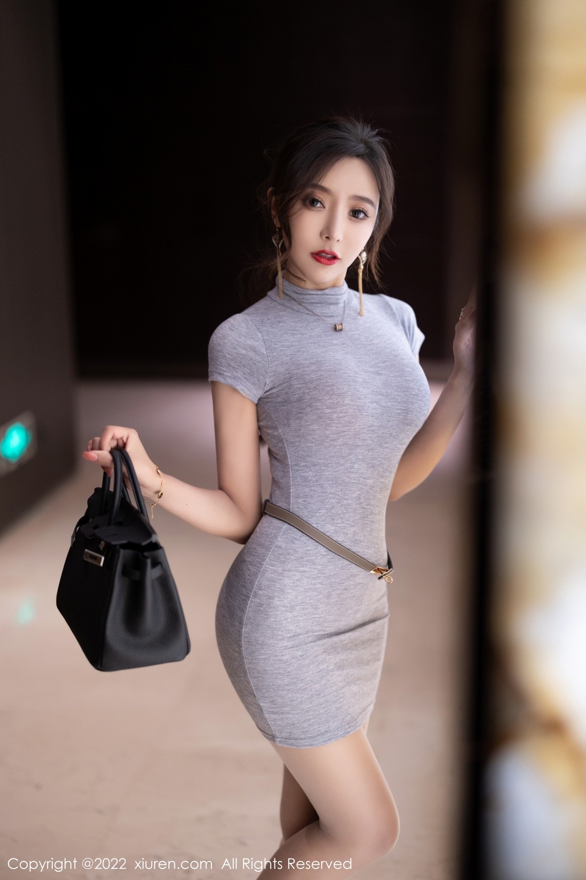 xgyw.top_[XiuRen秀人网]No.4743_女神王馨瑶yanni灰色连衣裙半撩露超薄肉丝裤袜完美诱惑写真71P