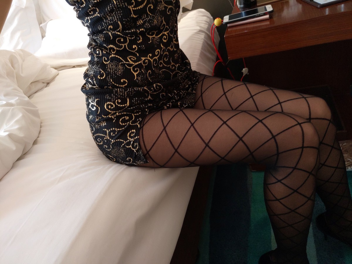 xgyw.top_斗鱼主播小女巫露娜黑丝旗袍主题私房性感黑色旗袍配黑丝网袜秀美腿诱惑写真33P