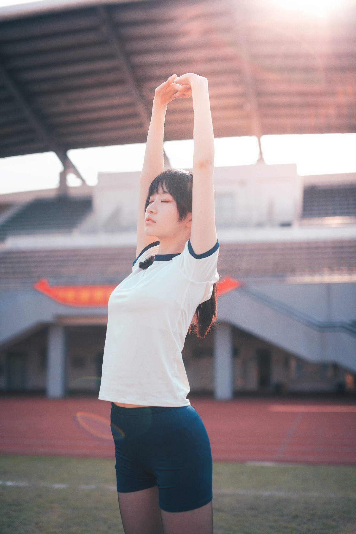 xgyw.top_网红Cosplay沧霁桔梗黑丝体操服主题学校体育场紧身体操服秀完美身材性感写真53P