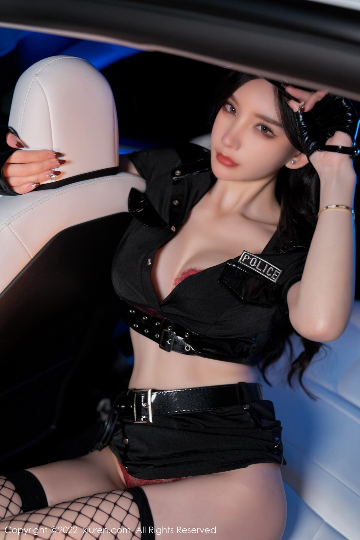 xgyw.top_[XiuRen秀人网]No.4741_女神周于希Sally女警官主题黑色短裙露蕾丝内裤秀翘臀诱惑写真72P