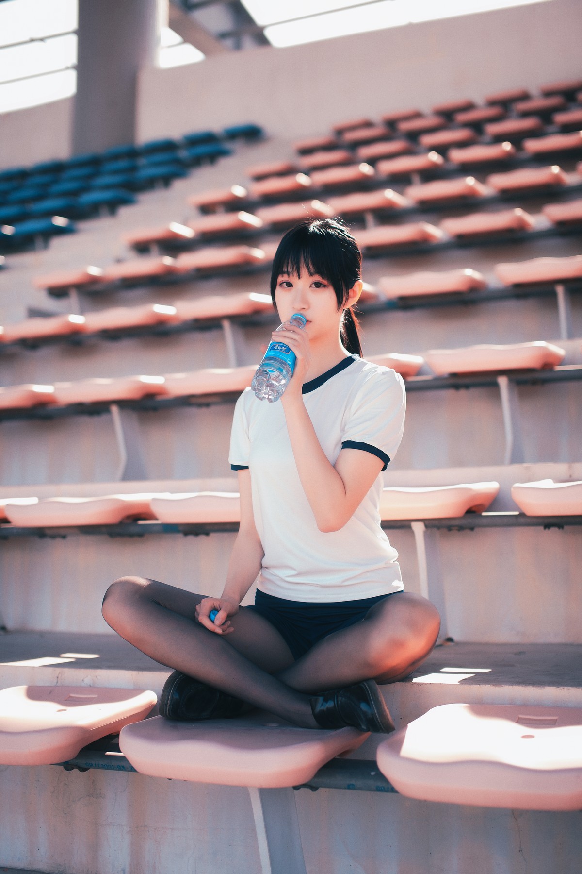 xgyw.top_网红Cosplay沧霁桔梗黑丝体操服主题学校体育场紧身体操服秀完美身材性感写真53P