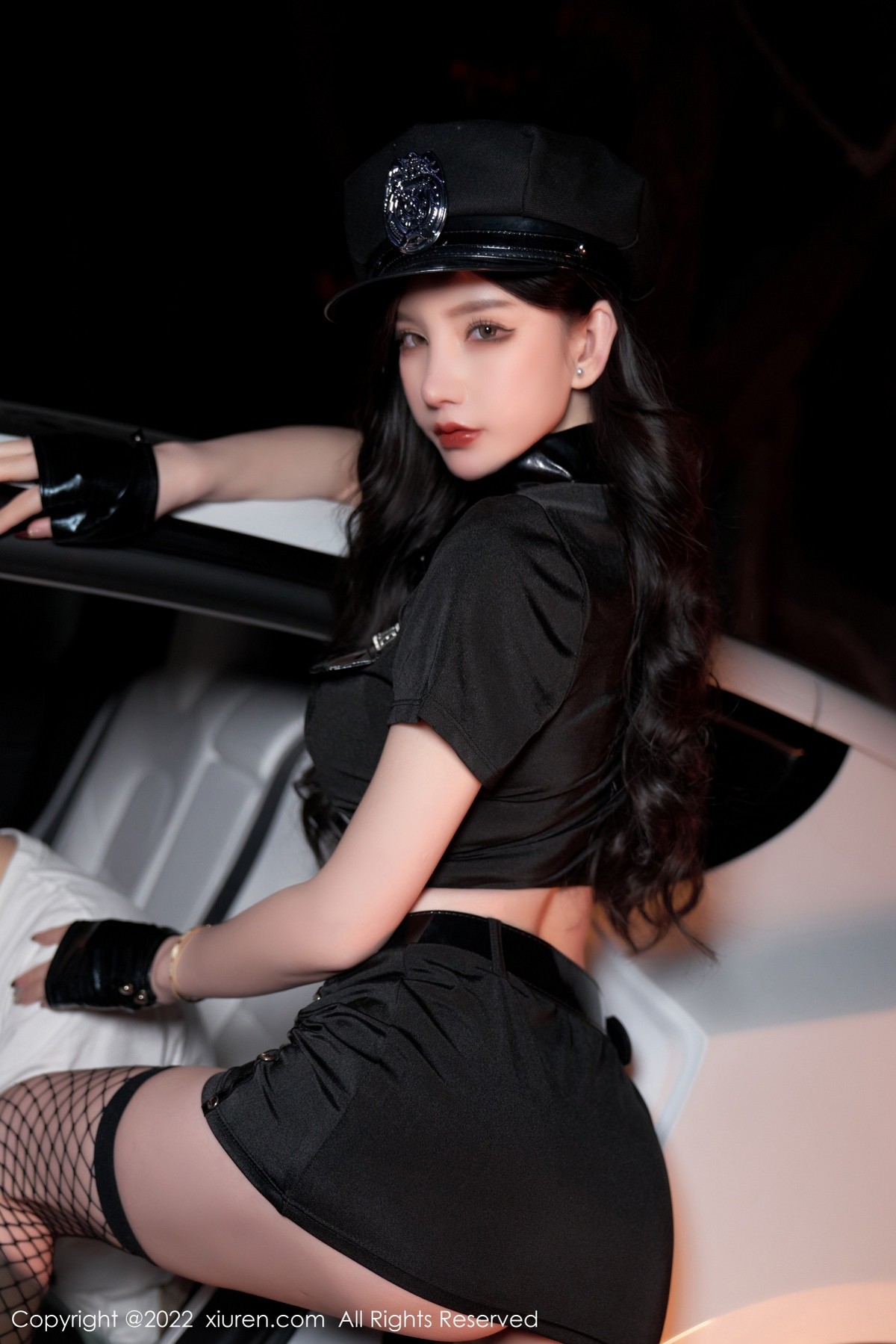 xgyw.top_[XiuRen秀人网]No.4741_女神周于希Sally女警官主题黑色短裙露蕾丝内裤秀翘臀诱惑写真72P