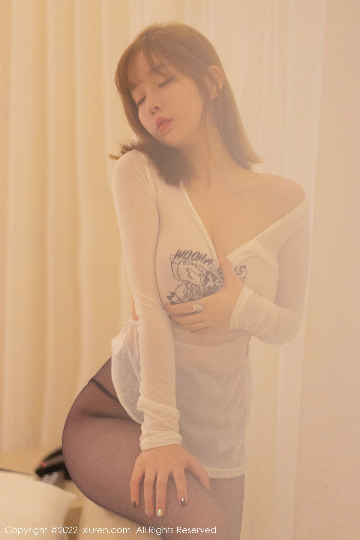 xgyw.top_[XiuRen秀人网]No.4742_女神王雨纯三亚旅拍白色轻透收身衣配黑短裙超薄黑丝诱惑写真50P