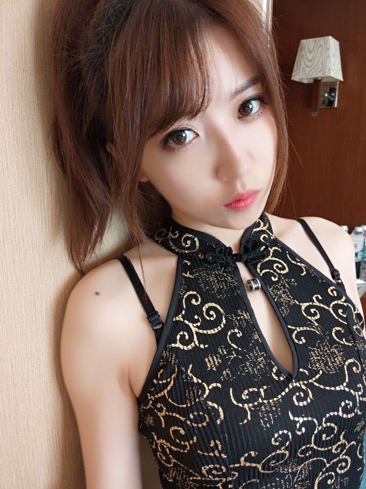xgyw.top_斗鱼主播小女巫露娜黑丝旗袍主题私房性感黑色旗袍配黑丝网袜秀美腿诱惑写真33P