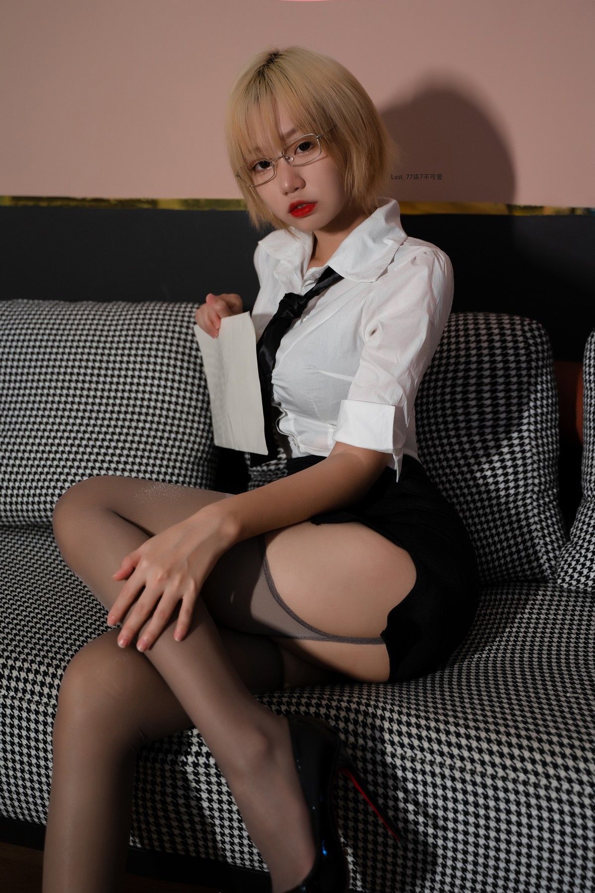 xgyw.top_动漫博主柒柒要乖哦家庭教师主题私房性感白衬衣配黑短裙露超薄黑丝吊袜诱惑写真133P