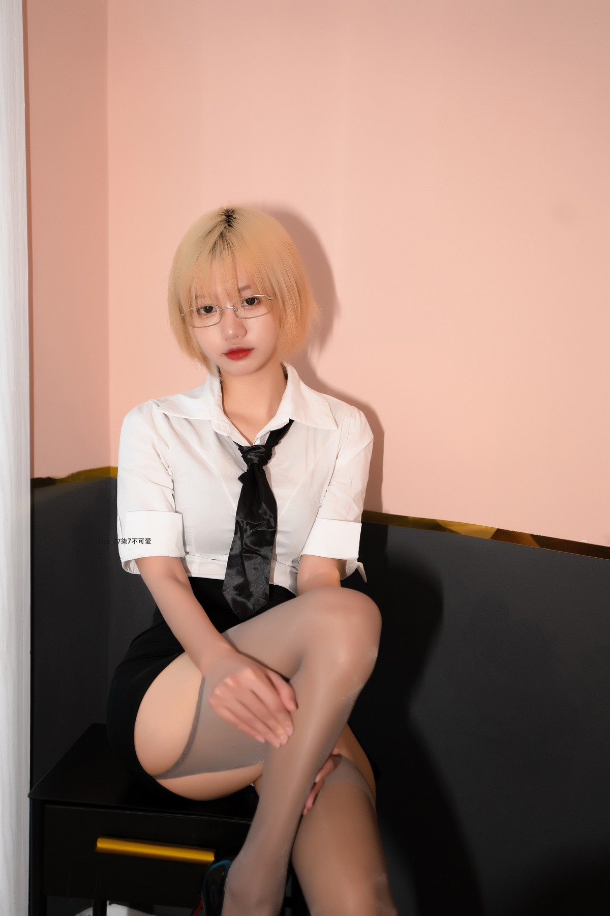xgyw.top_动漫博主柒柒要乖哦家庭教师主题私房性感白衬衣配黑短裙露超薄黑丝吊袜诱惑写真133P