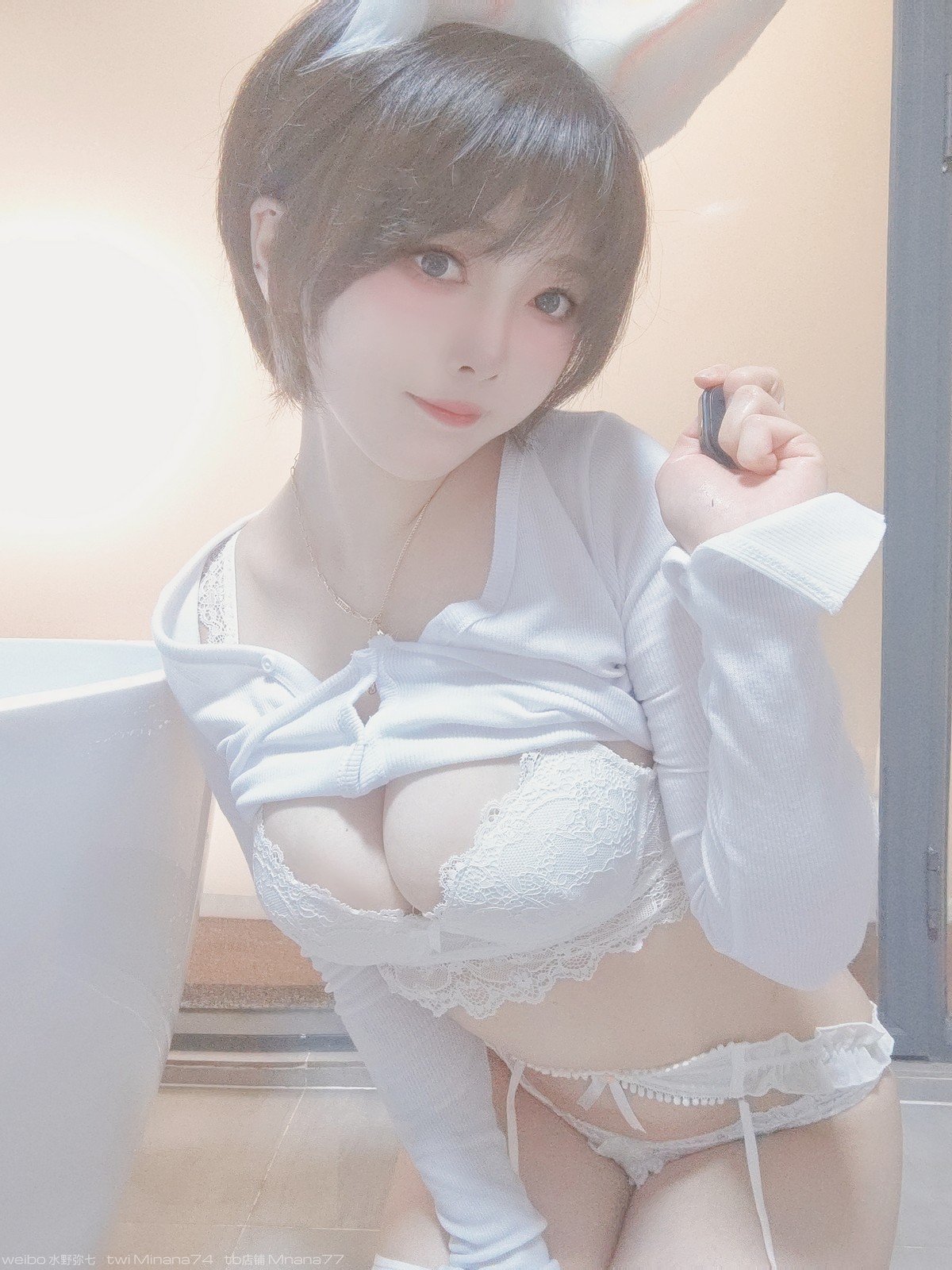 xgyw.top_日系萌妹子名濑弥七白兔兔主题私房浴室半脱露蕾丝内衣配白色蕾丝吊袜诱惑写真34P