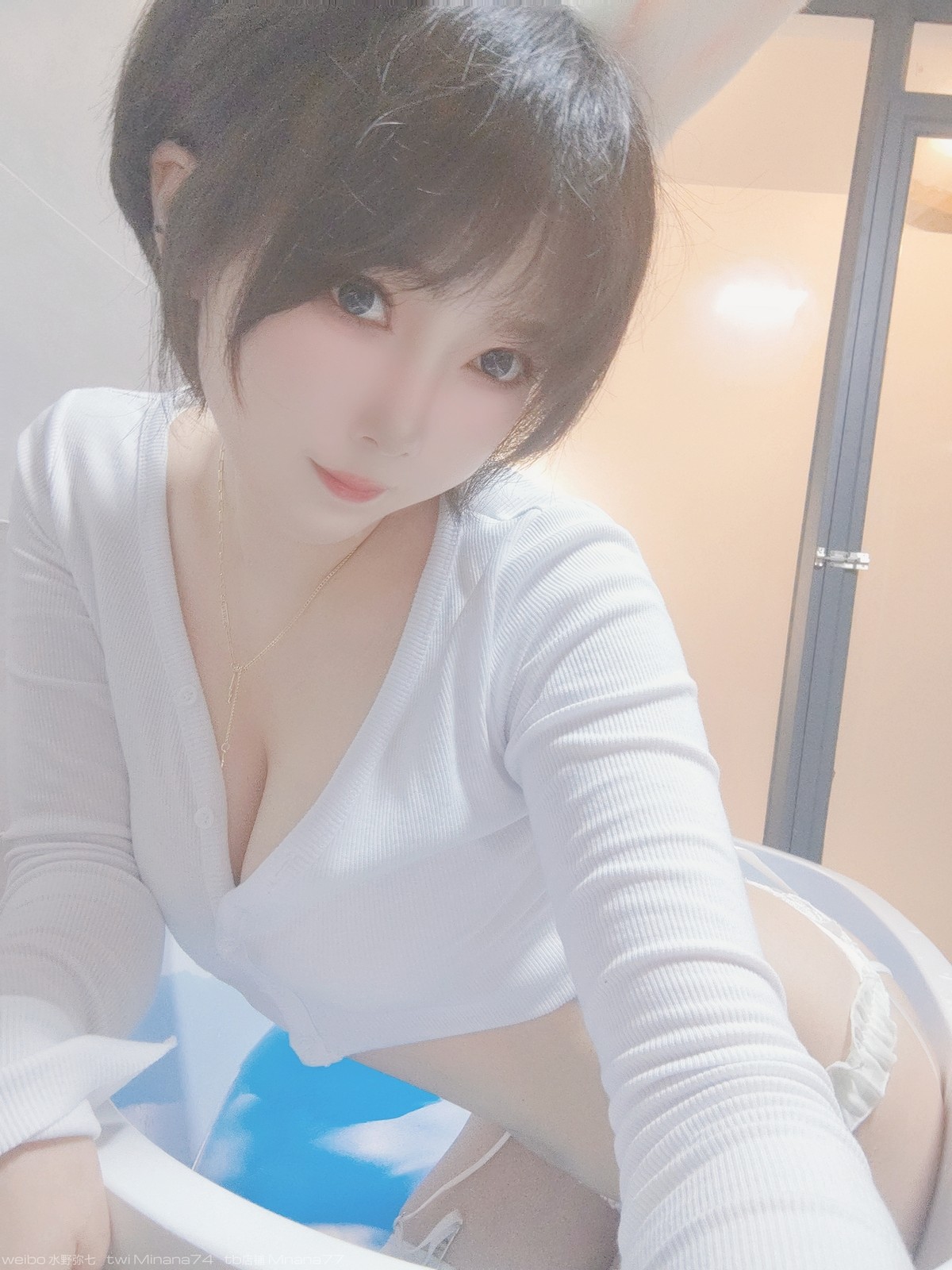 xgyw.top_日系萌妹子名濑弥七白兔兔主题私房浴室半脱露蕾丝内衣配白色蕾丝吊袜诱惑写真34P