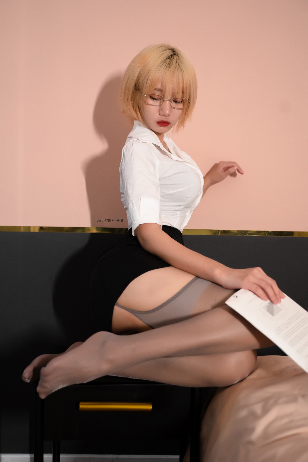 xgyw.top_动漫博主柒柒要乖哦家庭教师主题私房性感白衬衣配黑短裙露超薄黑丝吊袜诱惑写真133P