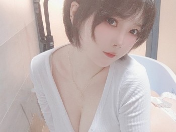 亚洲萌小小妹妹名濑弥七白兔兔主题私人洗手间半脱露蕾丝内衣配白色蕾丝吊袜骚扰写真34P