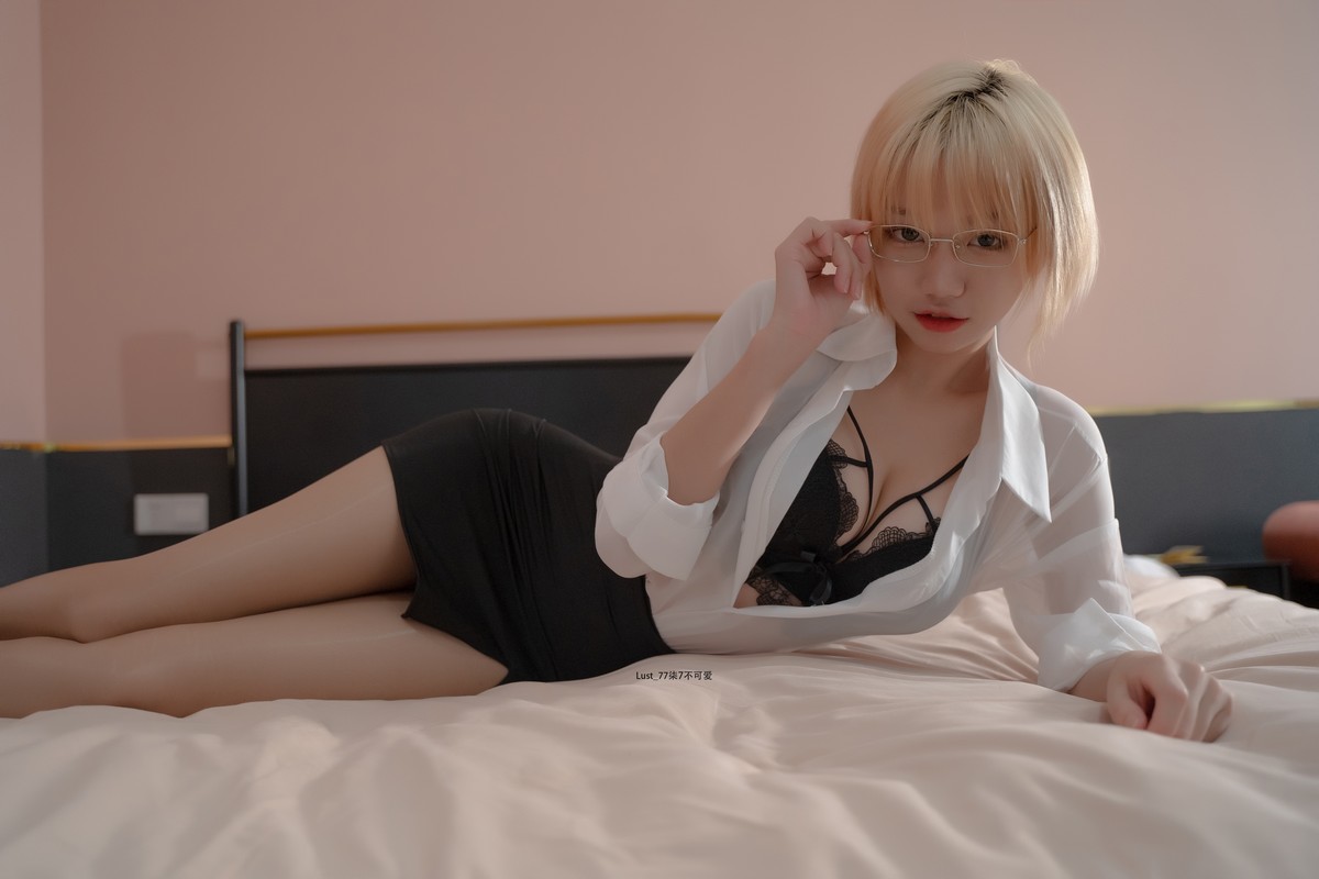 xgyw.top_动漫博主柒柒要乖哦家庭教师主题私房性感白衬衣配黑短裙露超薄黑丝吊袜诱惑写真133P