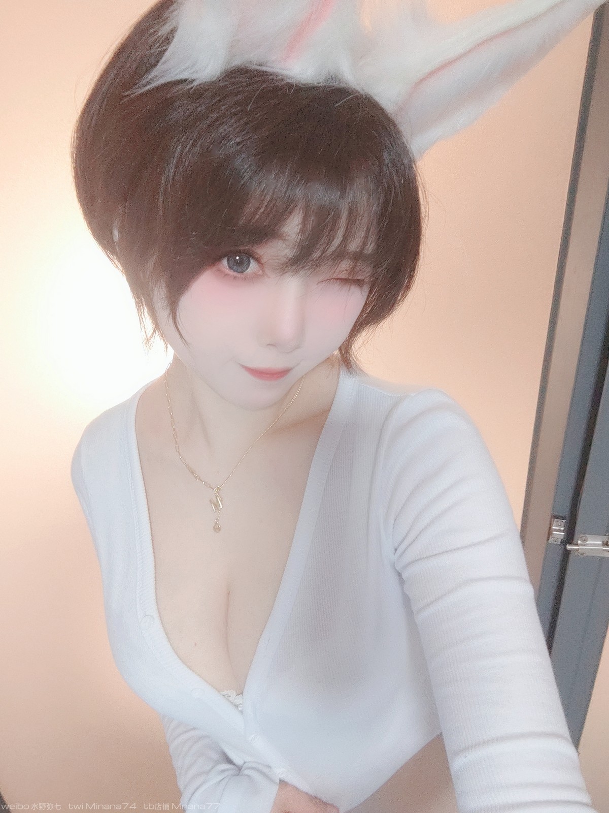 xgyw.top_日系萌妹子名濑弥七白兔兔主题私房浴室半脱露蕾丝内衣配白色蕾丝吊袜诱惑写真34P