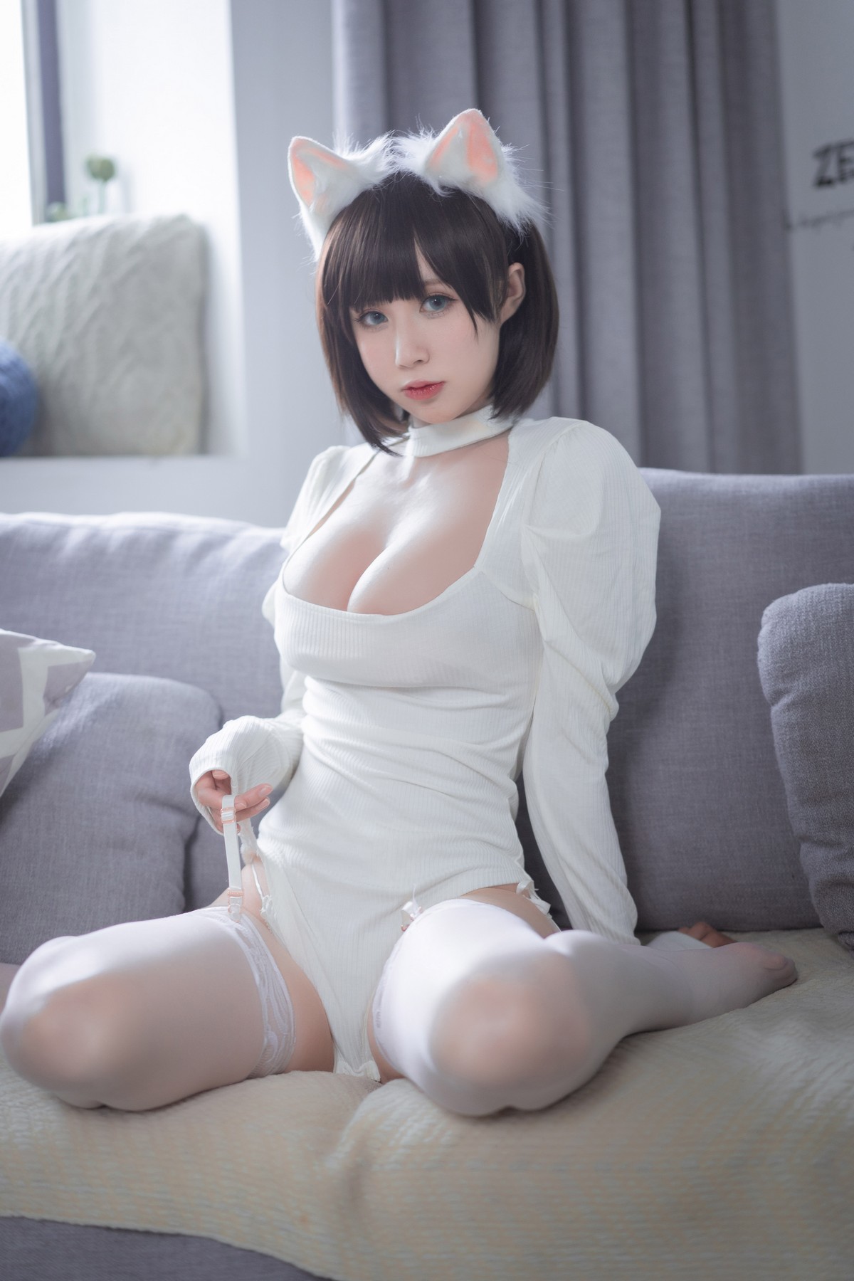xgyw.top_网络美女西园寺南歌白猫白色连体衣主题私房性感深V毛衣配蕾丝吊袜诱惑写真30P