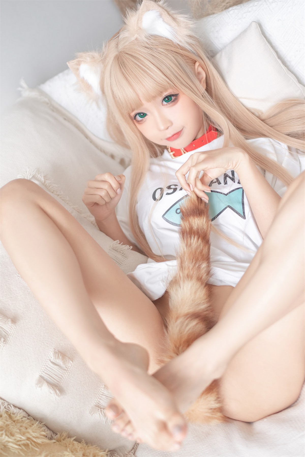 xgyw.top_动漫博主蠢沫沫黄豆粉主题私房性感猫女郎装扮白色短T半撩秀火辣身材诱惑写真140P