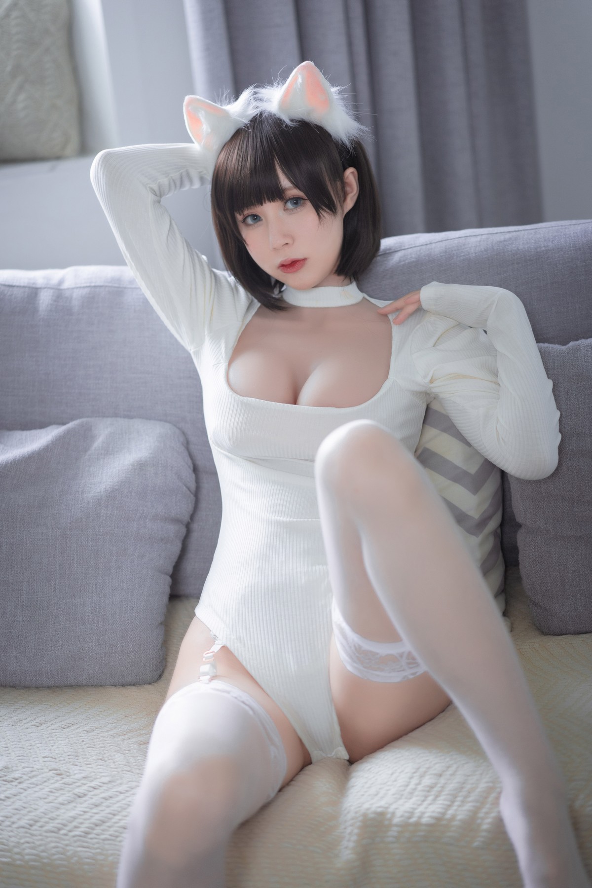 xgyw.top_网络美女西园寺南歌白猫白色连体衣主题私房性感深V毛衣配蕾丝吊袜诱惑写真30P