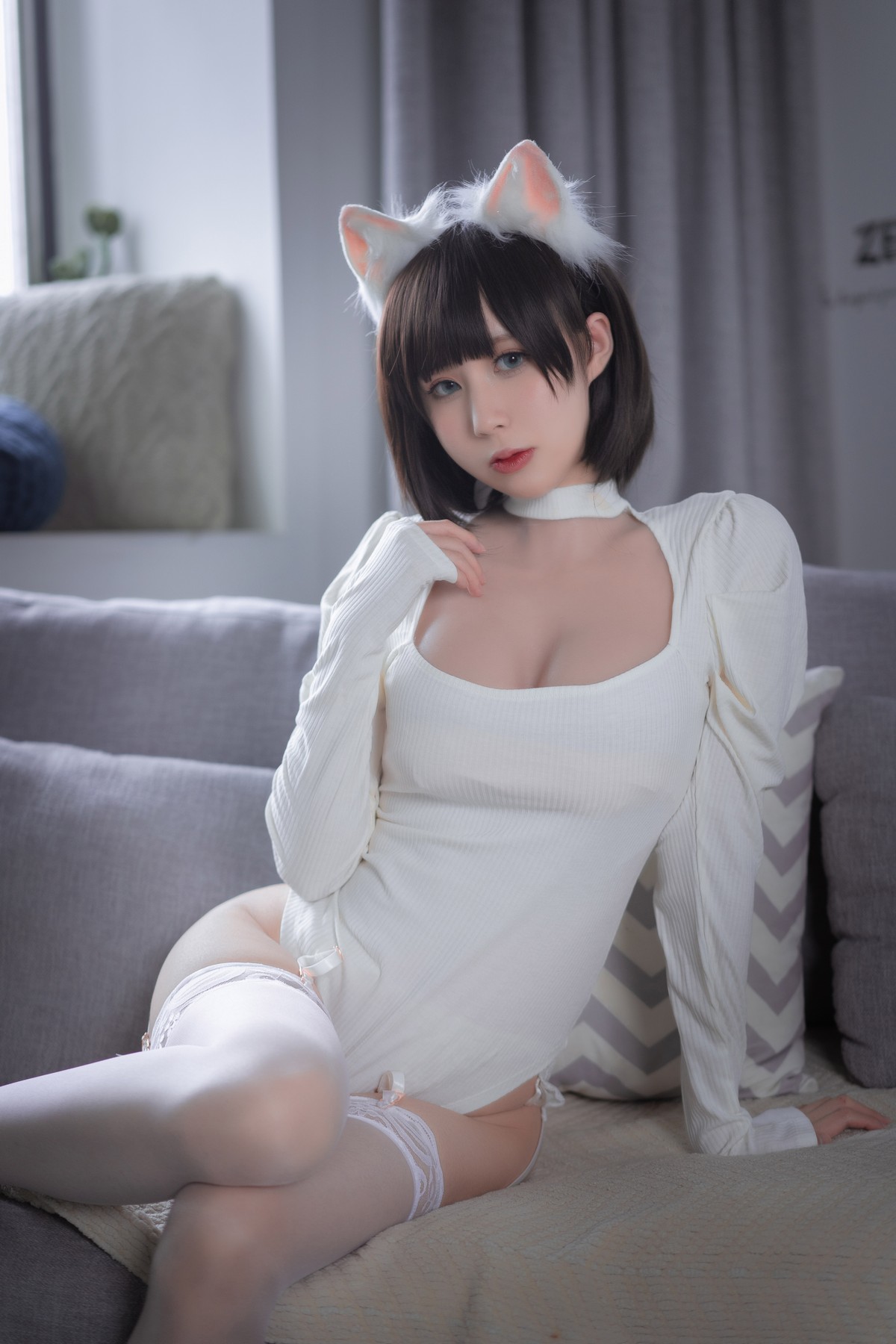 xgyw.top_网络美女西园寺南歌白猫白色连体衣主题私房性感深V毛衣配蕾丝吊袜诱惑写真30P