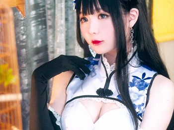 微博妹纸霜月shimo幻想金瓶梅主题私人性感白色中式半撩秀白皙美腿撩人骚扰写真26P