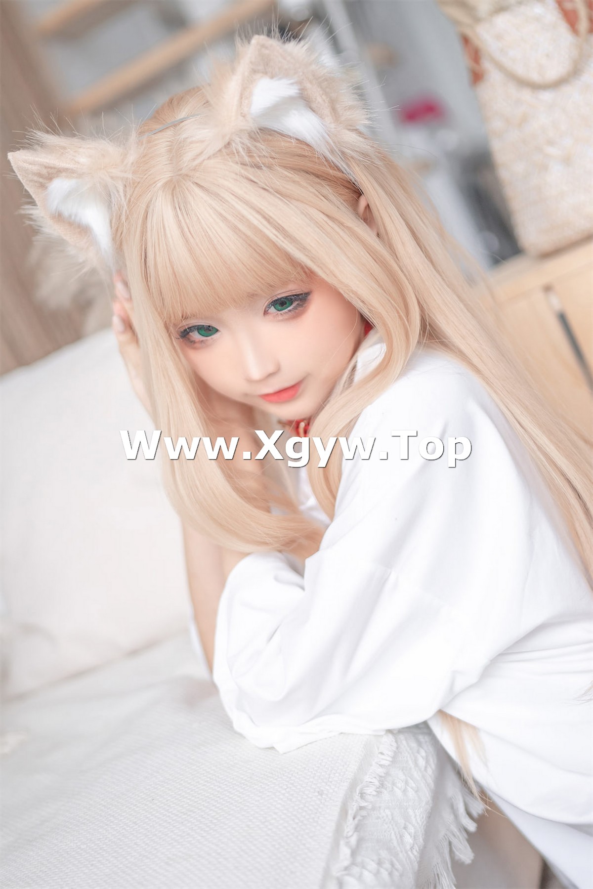 xgyw.top_动漫博主蠢沫沫黄豆粉主题私房性感猫女郎装扮白色短T半撩秀火辣身材诱惑写真140P