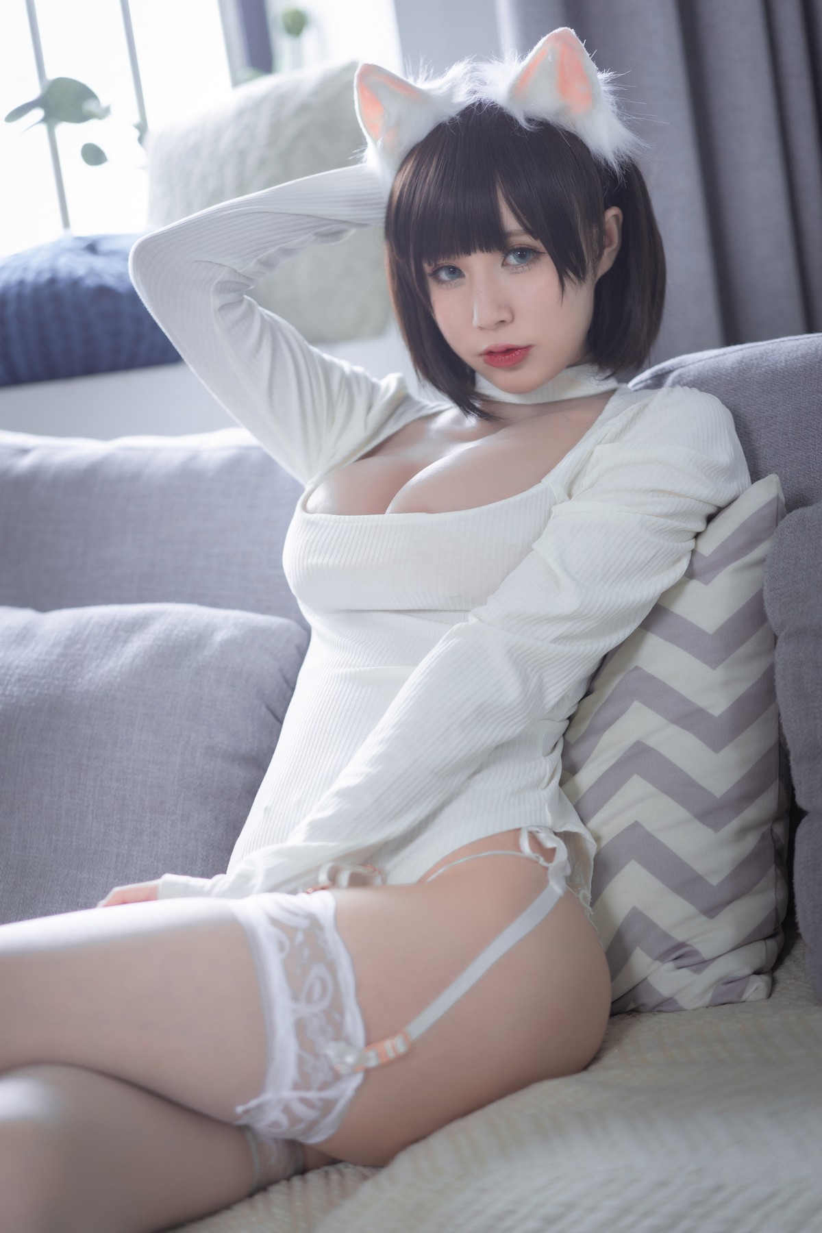 xgyw.top_网络美女西园寺南歌白猫白色连体衣主题私房性感深V毛衣配蕾丝吊袜诱惑写真30P