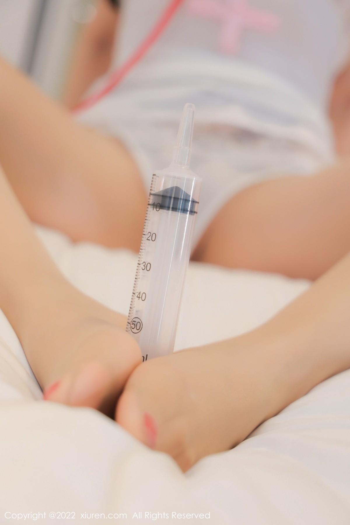 xgyw.top_XiuRen第4744期_女神田冰冰护士小姐装扮白色轻透服饰露豪乳遮点极致诱惑写真52P