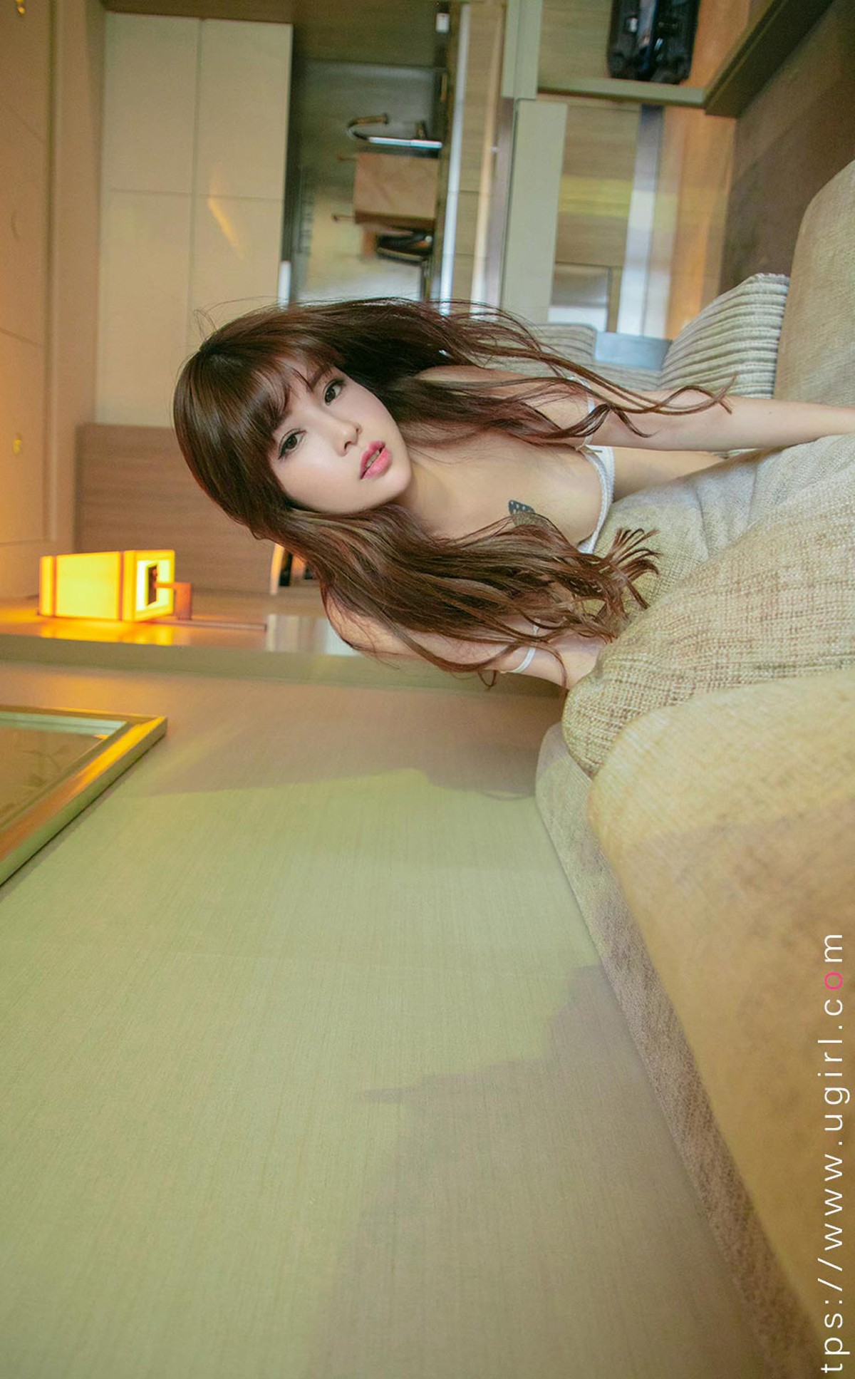 xgyw.top_[Ugirls爱尤物]No.2304_模特川上富江私房性感白色低胸吊带裙秀完美身材迷人诱惑写真35P