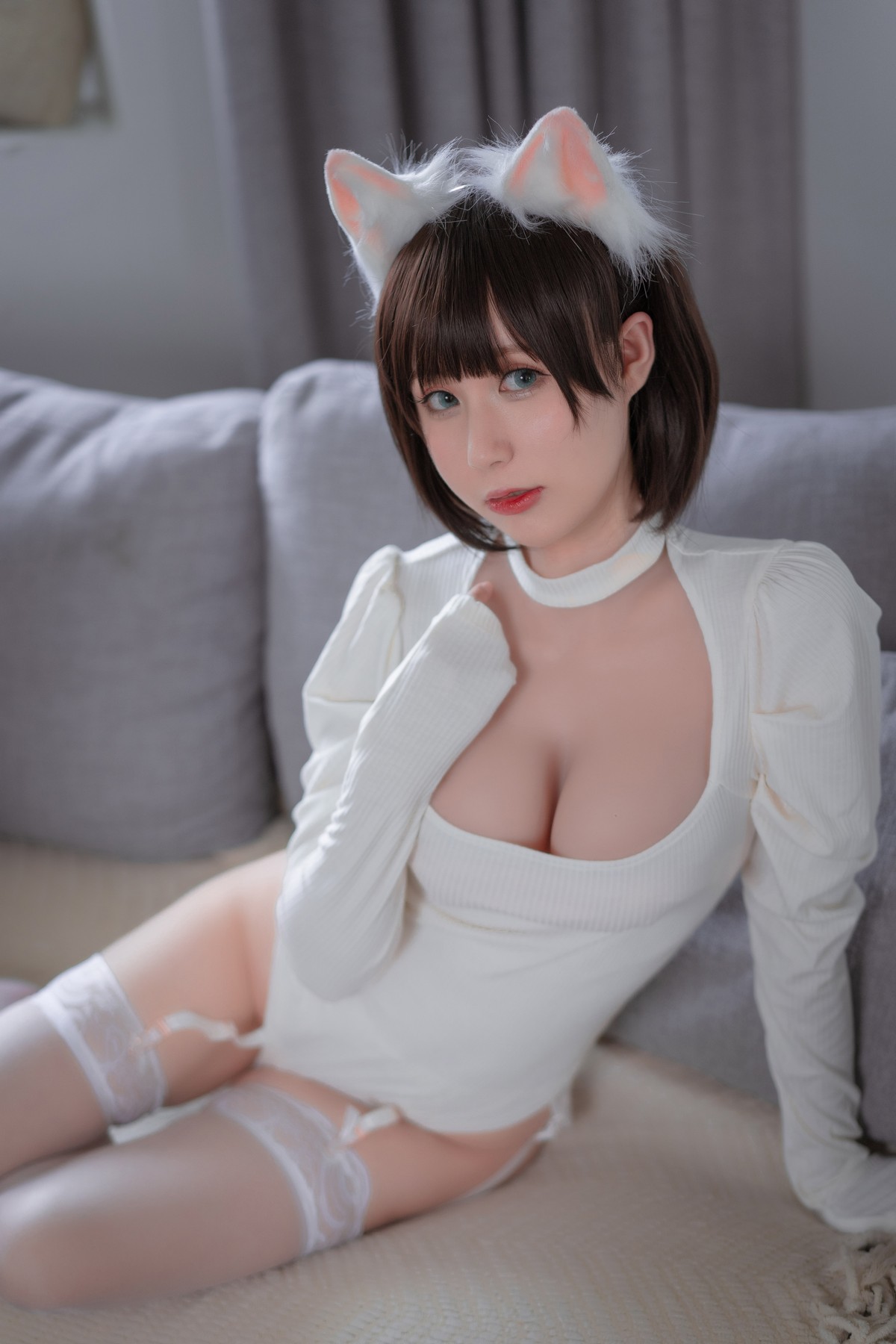 xgyw.top_网络美女西园寺南歌白猫白色连体衣主题私房性感深V毛衣配蕾丝吊袜诱惑写真30P