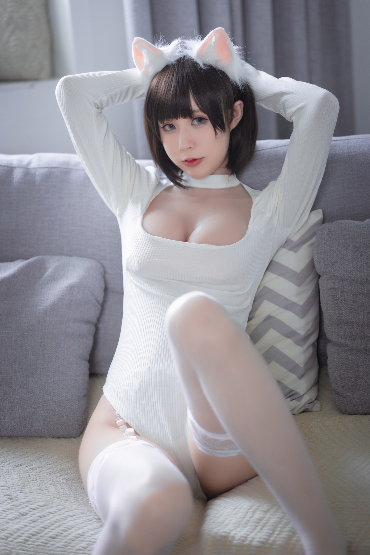 xgyw.top_网络美女西园寺南歌白猫白色连体衣主题私房性感深V毛衣配蕾丝吊袜诱惑写真30P