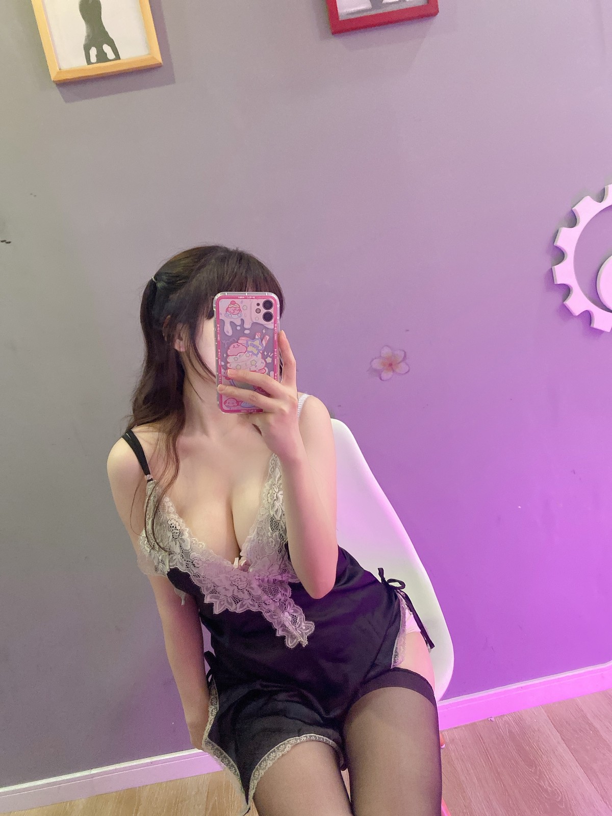 xgyw.top_网络美女Usejan(蓝蓝)黑丝睡衣主题私房不露脸系列超薄黑丝裤袜秀美腿诱惑写真30P
