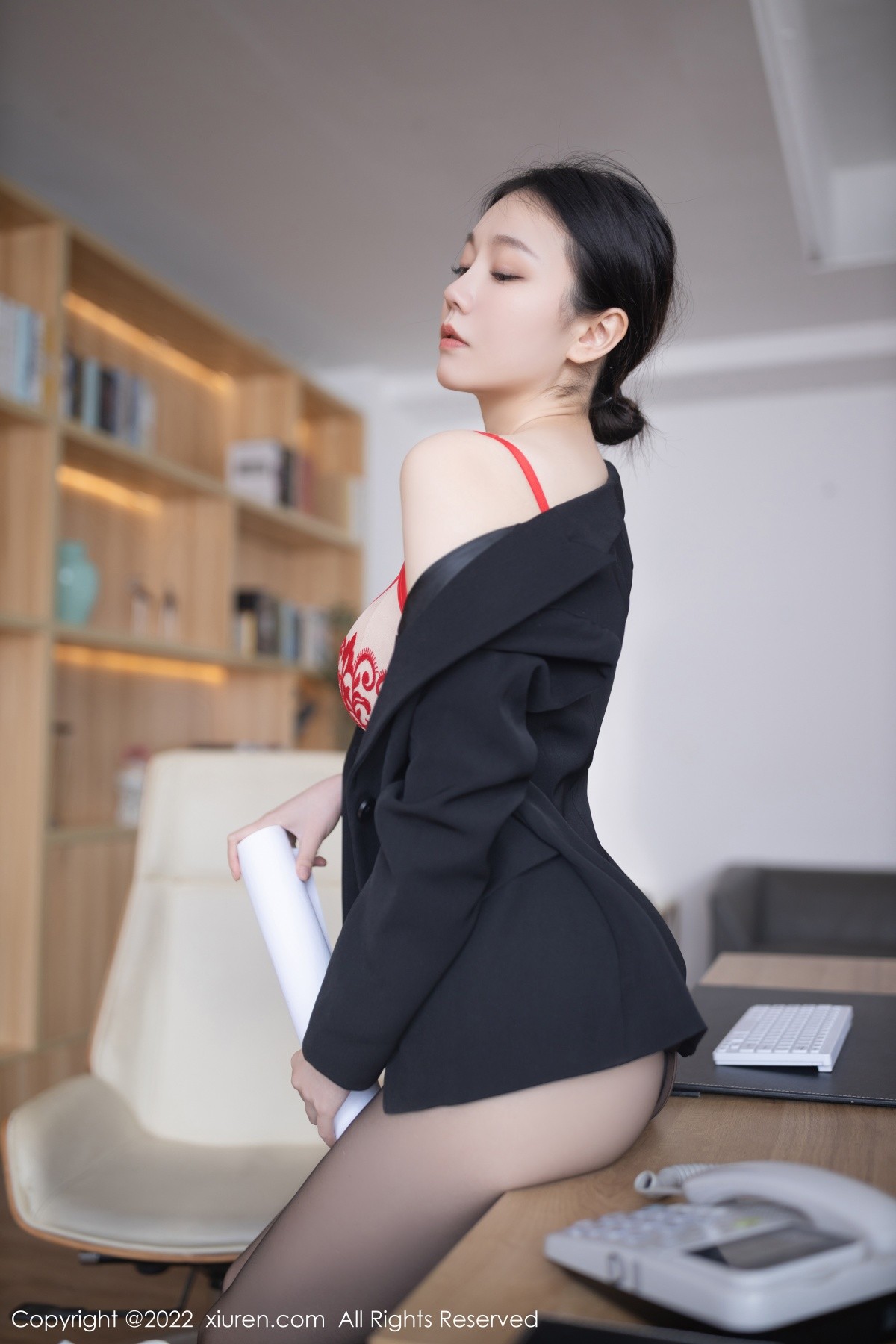 xgyw.top_XiuRen第4755期_模特安然Maleah珠三角旅拍白衬衣配黑短裙超薄黑丝极致魅惑写真81P