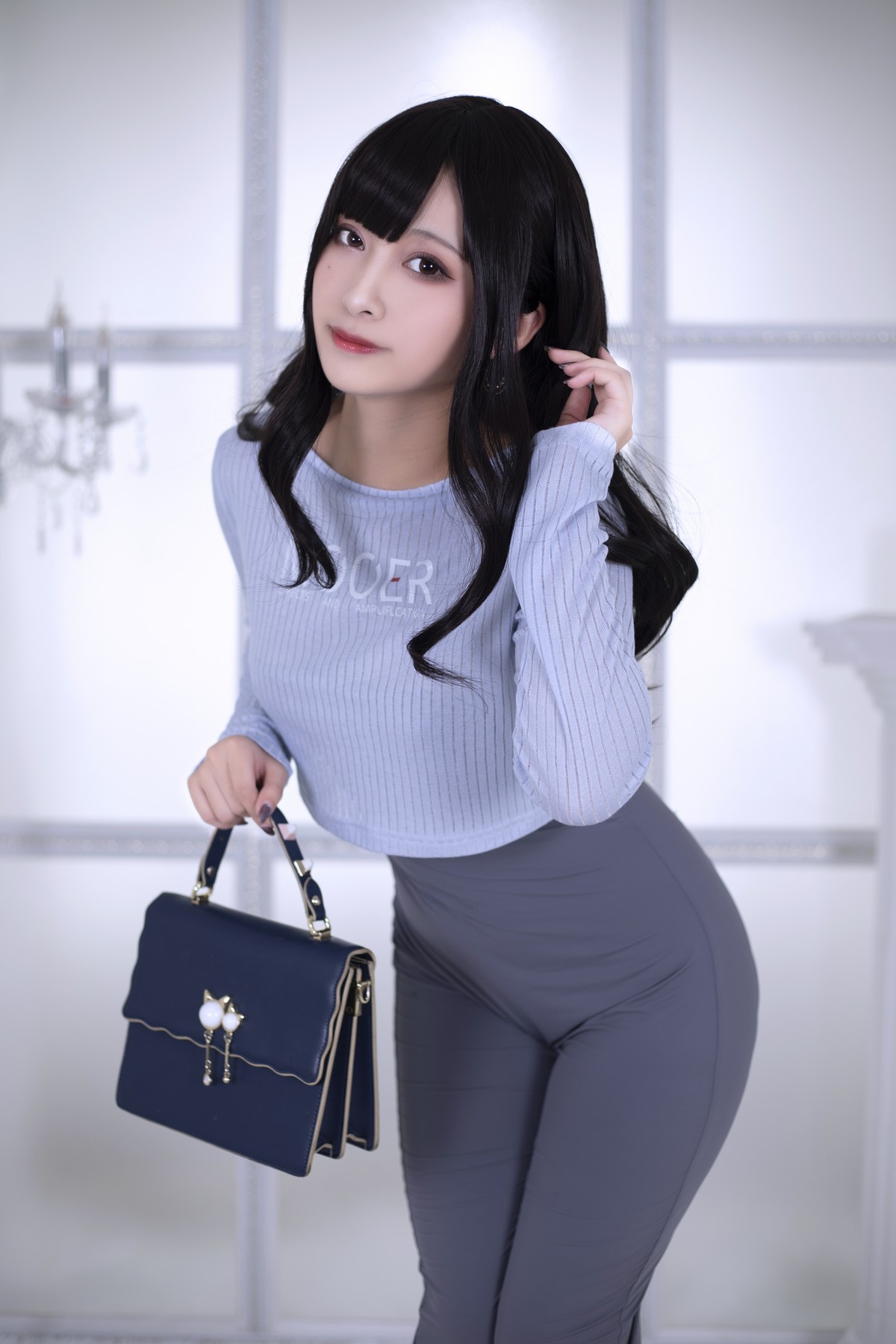 xgyw.top_动漫博主洛璃LoLiSAMA吉他妹妹主题私房性感灰色上衣配露臀长裙撩人诱惑写真73P