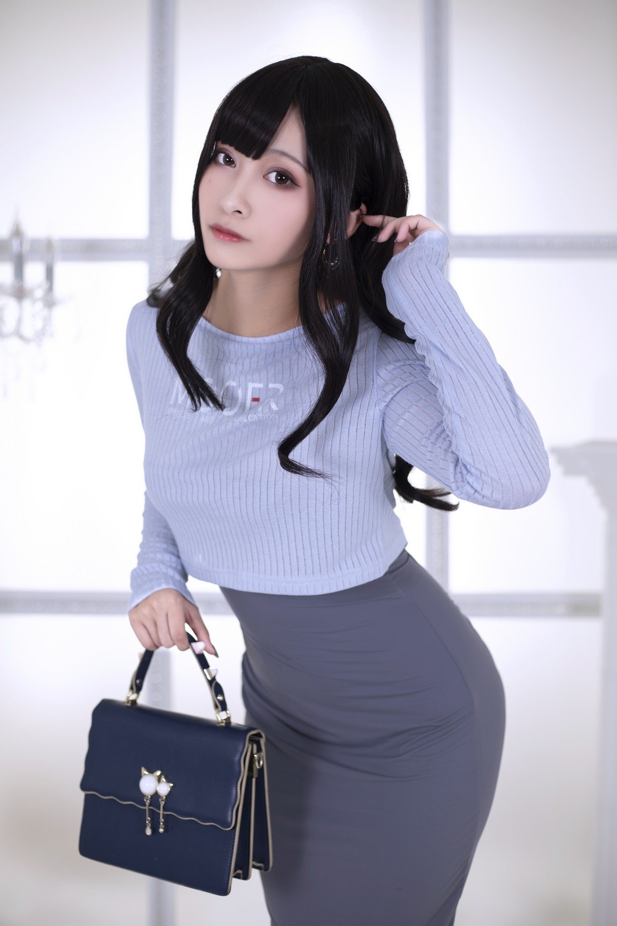 xgyw.top_动漫博主洛璃LoLiSAMA吉他妹妹主题私房性感灰色上衣配露臀长裙撩人诱惑写真73P