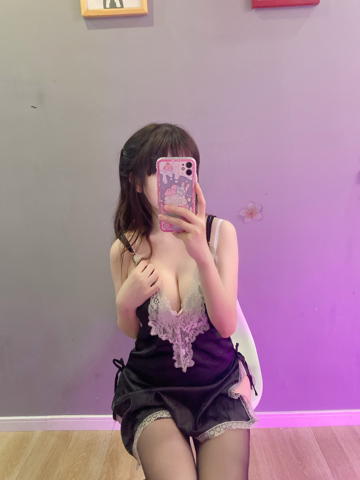 xgyw.top_网络美女Usejan(蓝蓝)黑丝睡衣主题私房不露脸系列超薄黑丝裤袜秀美腿诱惑写真30P