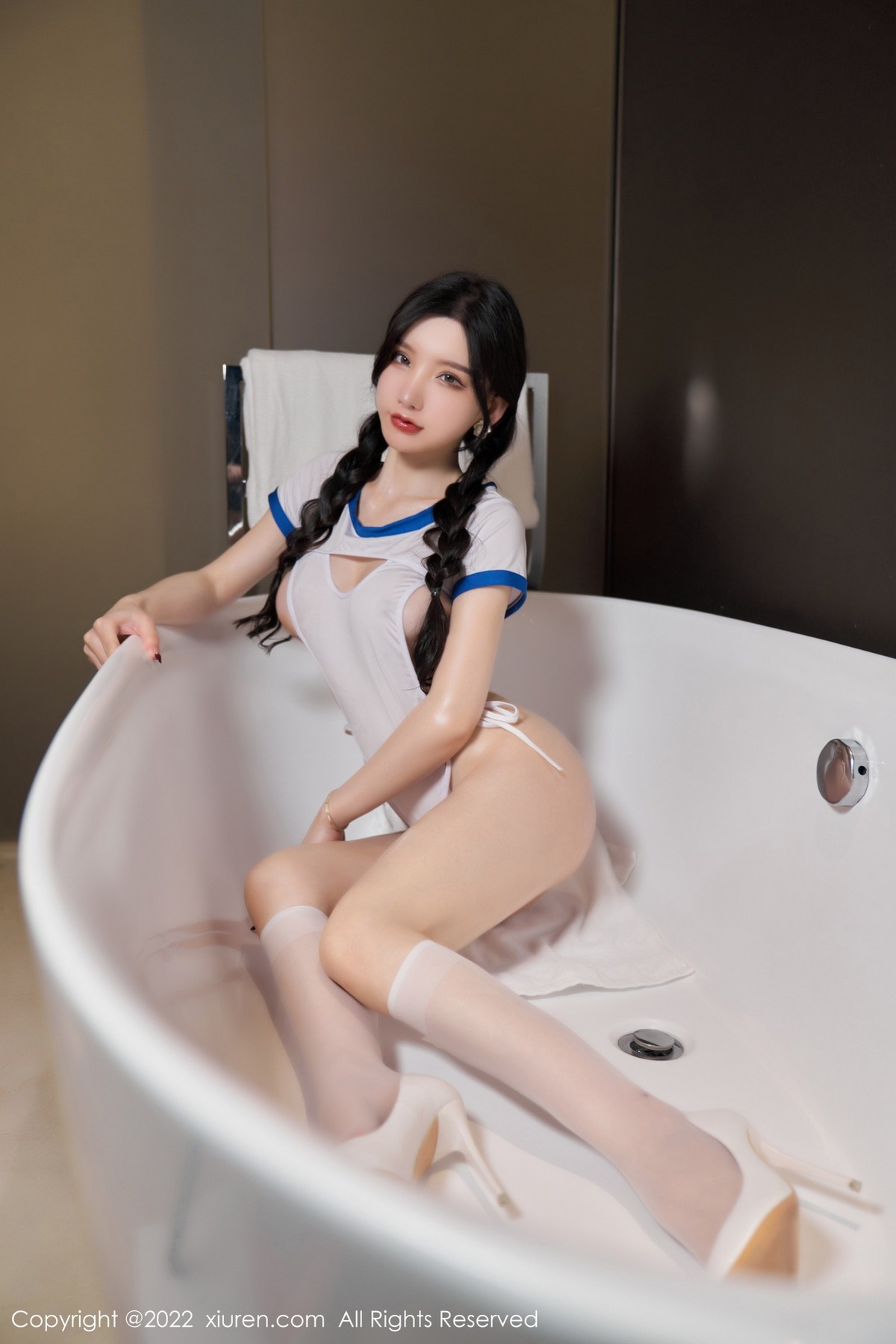 xgyw.top_XiuRen第4764期_女神周于希Sally浴缸里白色轻透服饰配白丝袜秀完美身材诱惑写真78P